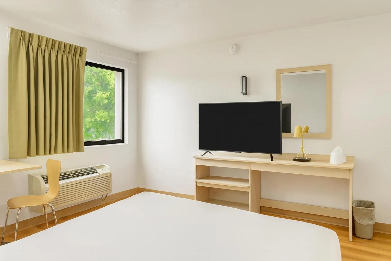 Bedroom, Bed in Motel 6 Ogden, UT- Downtown