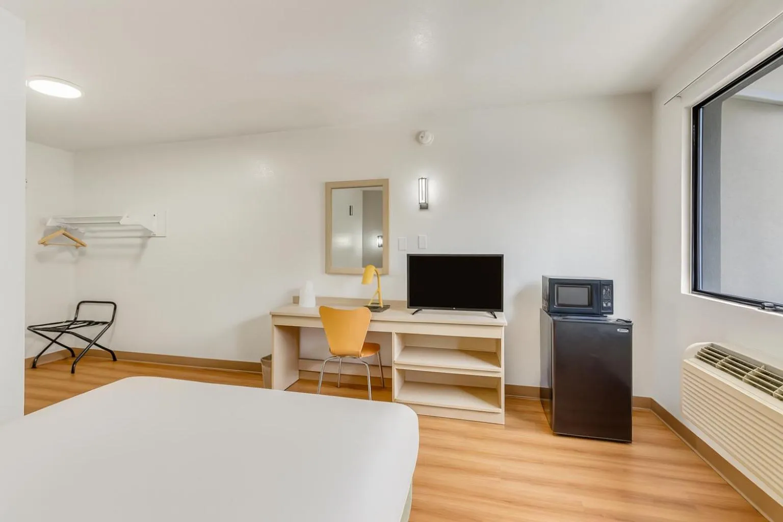 Photo of the whole room, Bed in Motel 6 Ogden, UT- Downtown