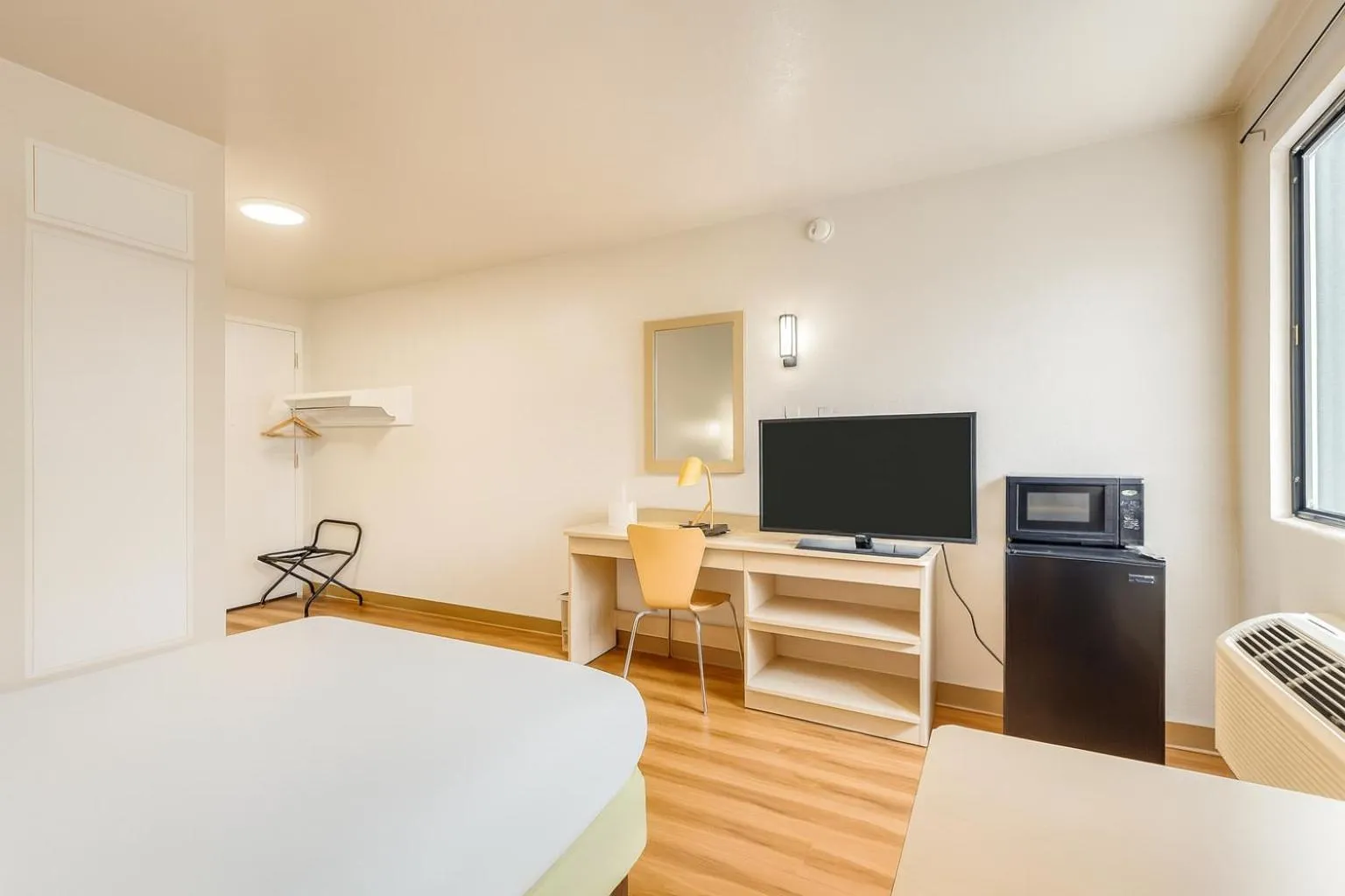 Bedroom, Bed in Motel 6 Ogden, UT- Downtown