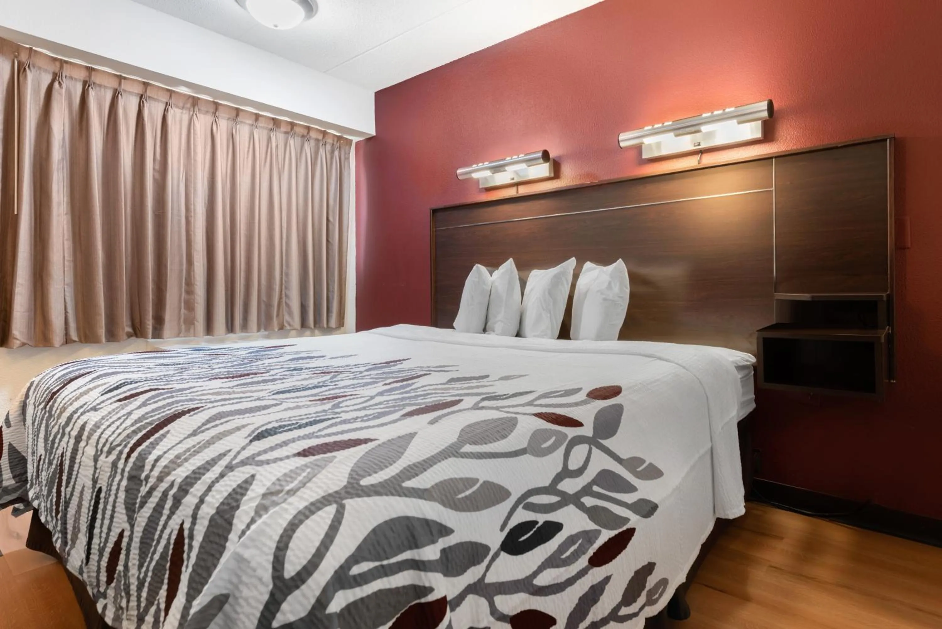 Photo of the whole room, Bed in Red Roof Inn Lafayette - Purdue University