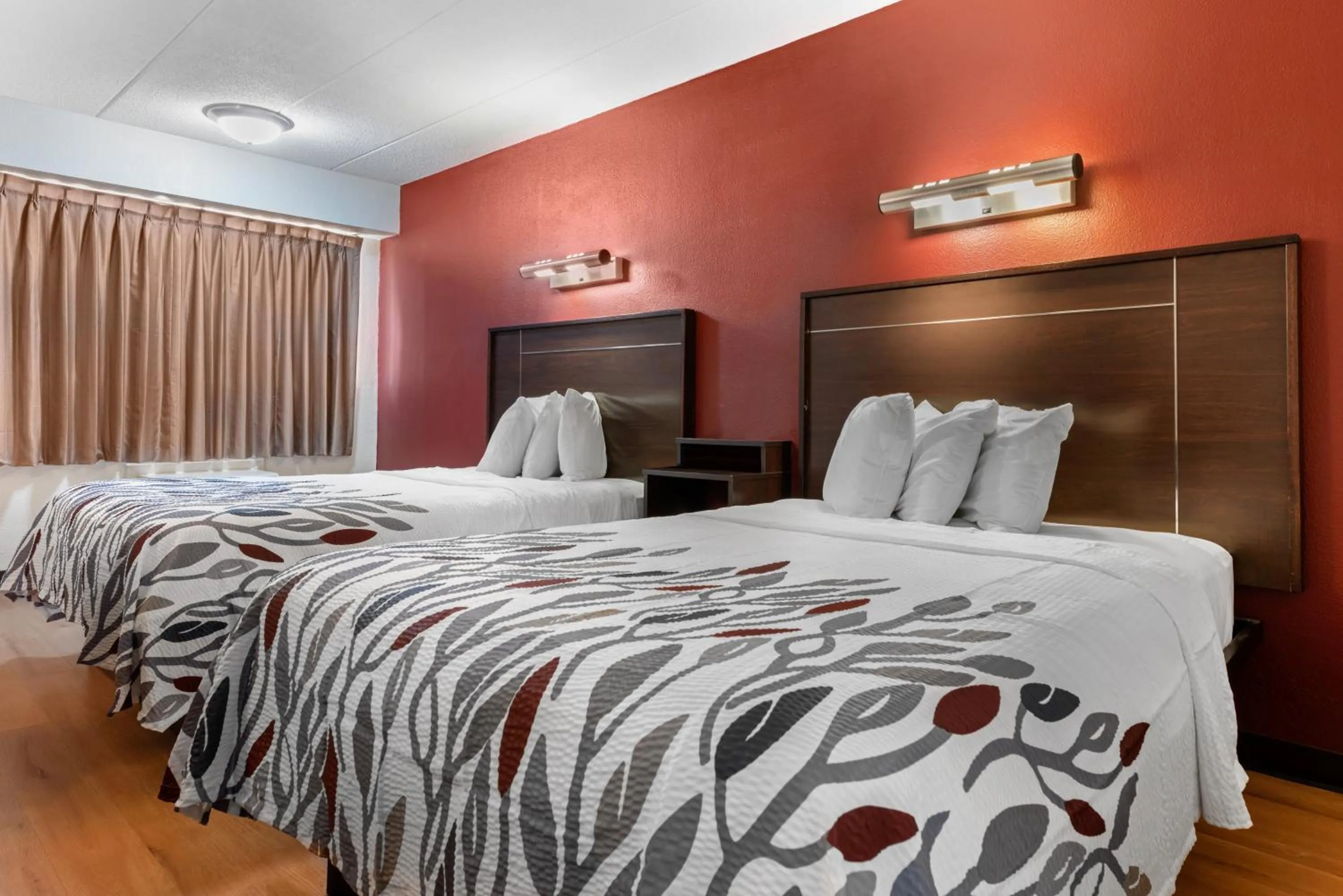 Photo of the whole room, Bed in Red Roof Inn Lafayette - Purdue University