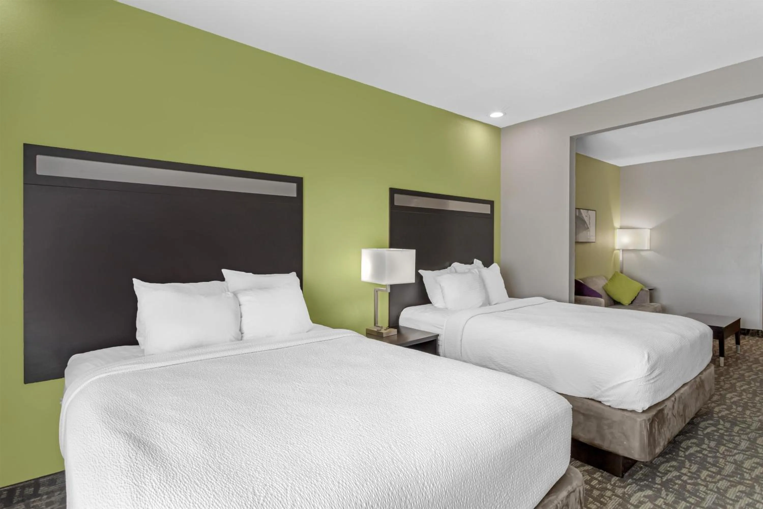 Bedroom, Bed in Best Western Plus Bay City Inn & Suites