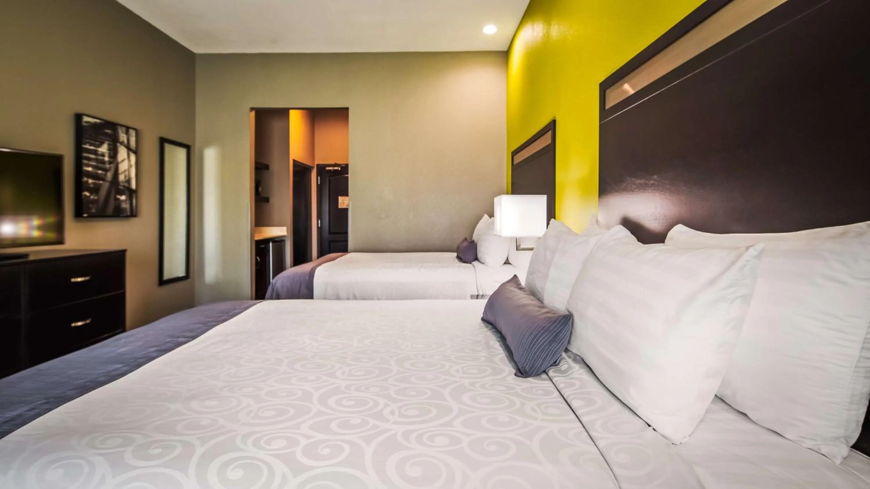 Queen Room with Two Queen Beds in Best Western Plus Bay City Inn & Suites