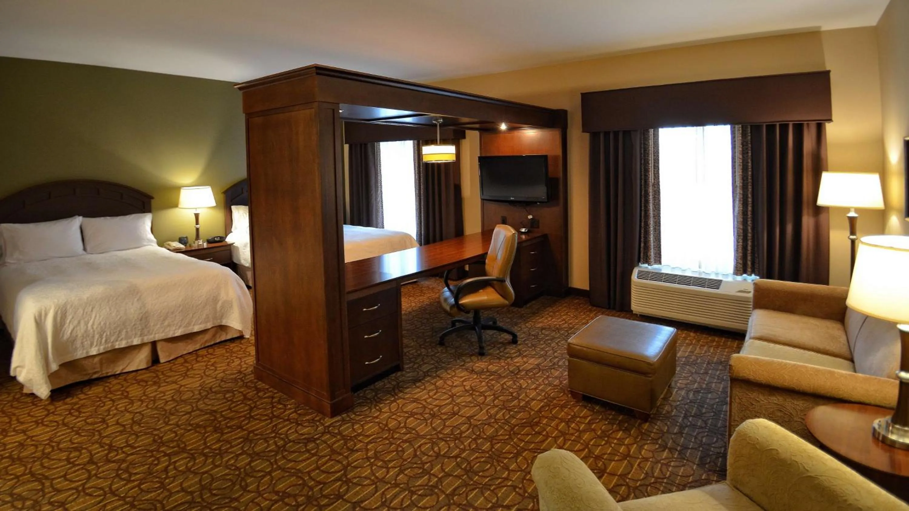 Bed in Hampton Inn Geneseo