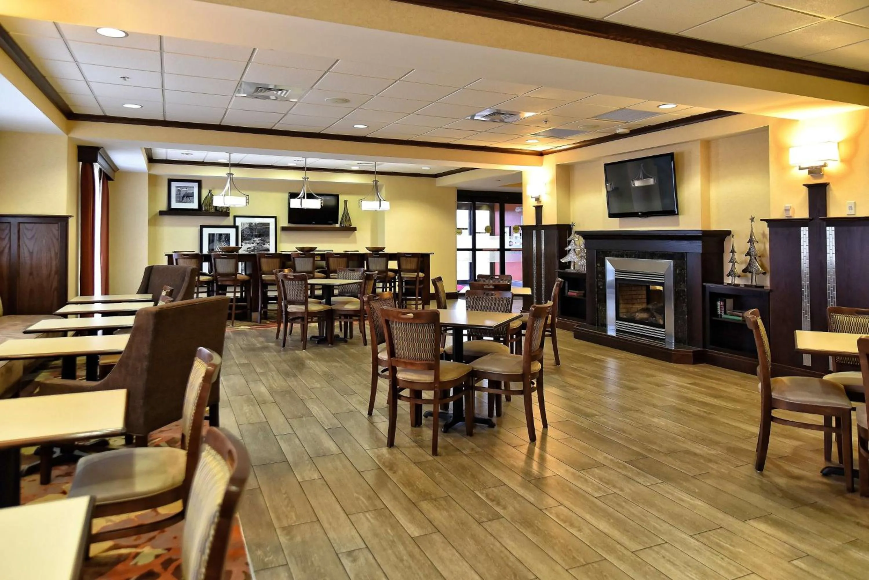 Restaurant/places to eat in Hampton Inn Geneseo