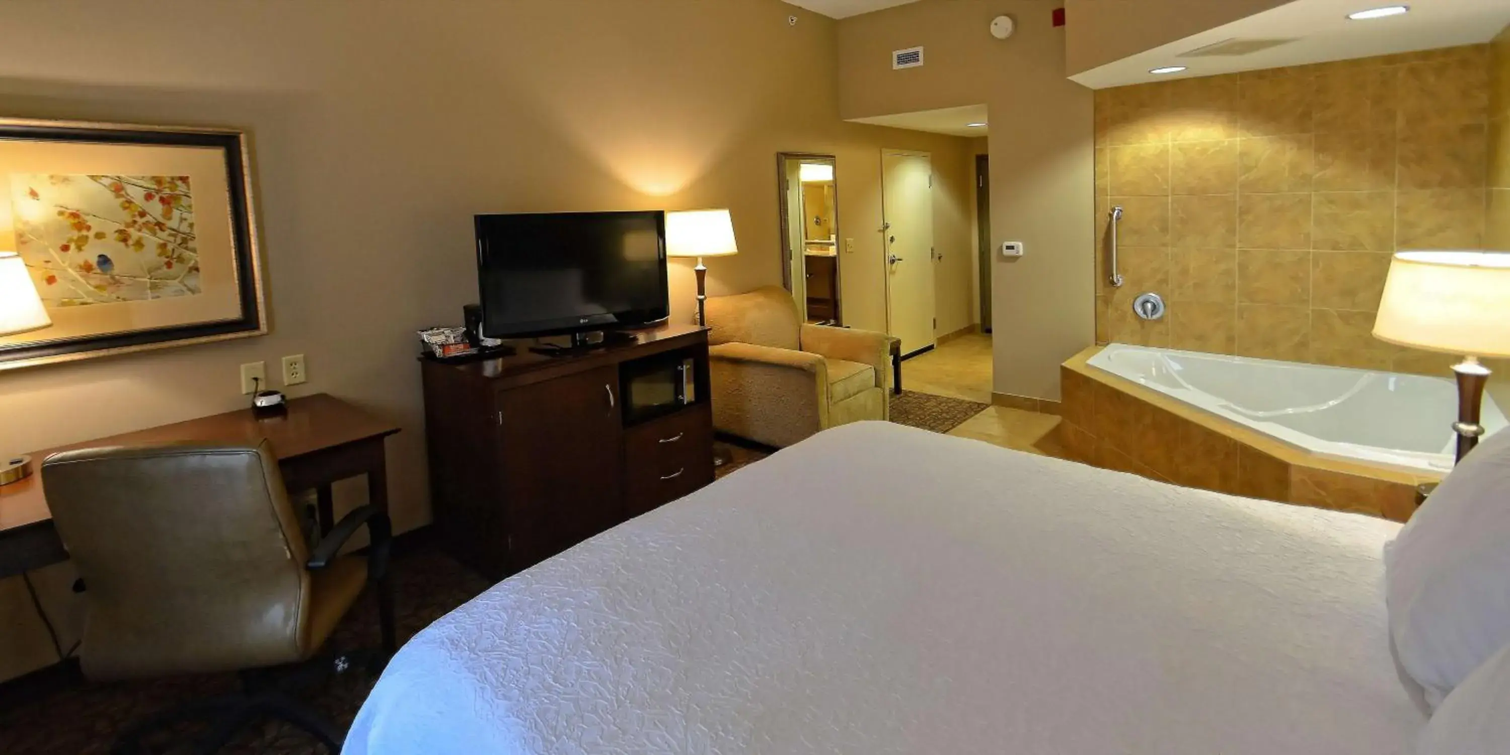 King Room with Spa Bath in Hampton Inn Geneseo King Room with Spa Bath in Hampton Inn Geneseo