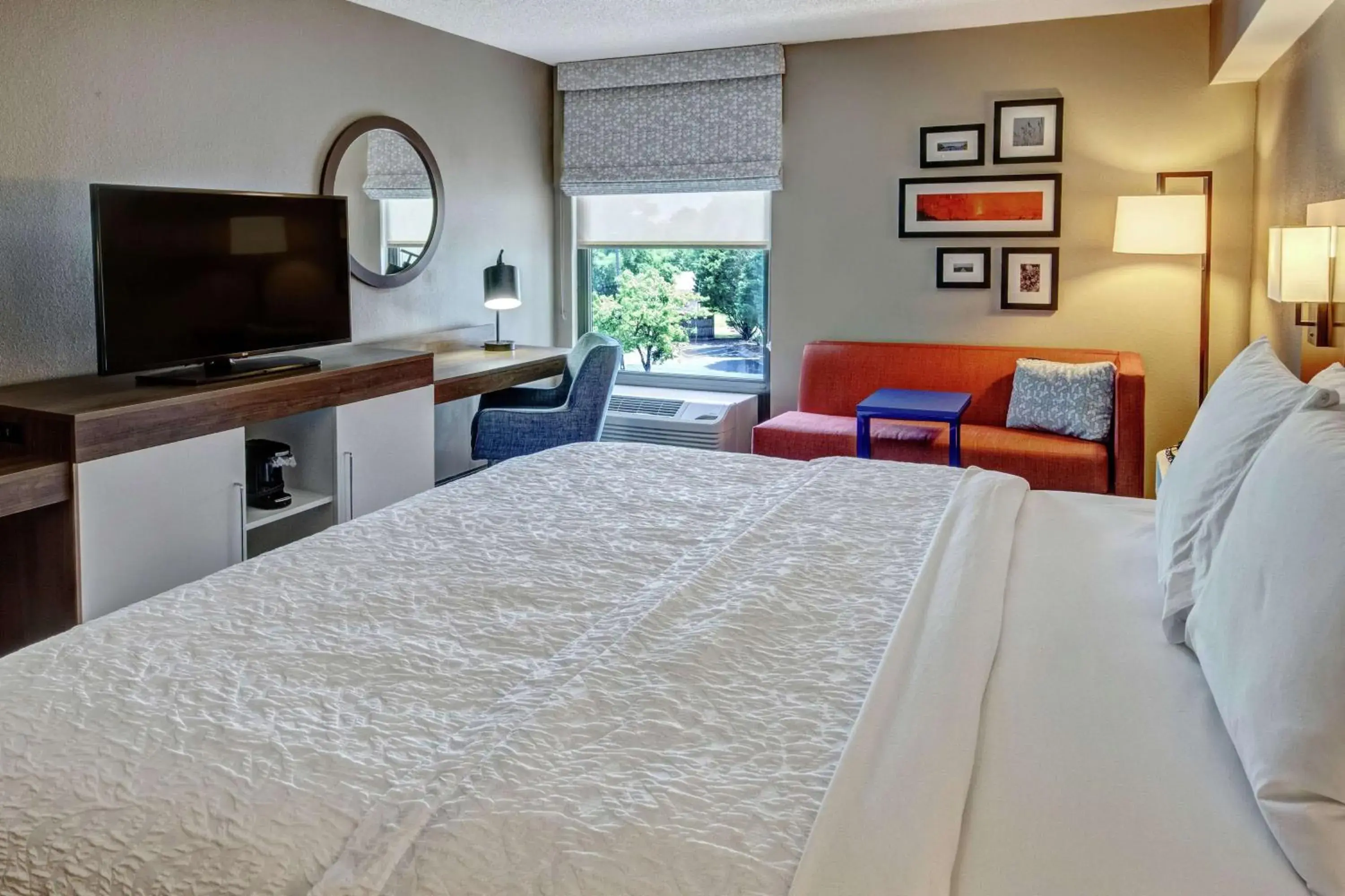 King Room with Pool View - Non-Smoking in Hampton Inn Elizabeth City King Room with Pool View - Non-Smoking in Hampton Inn Elizabeth City