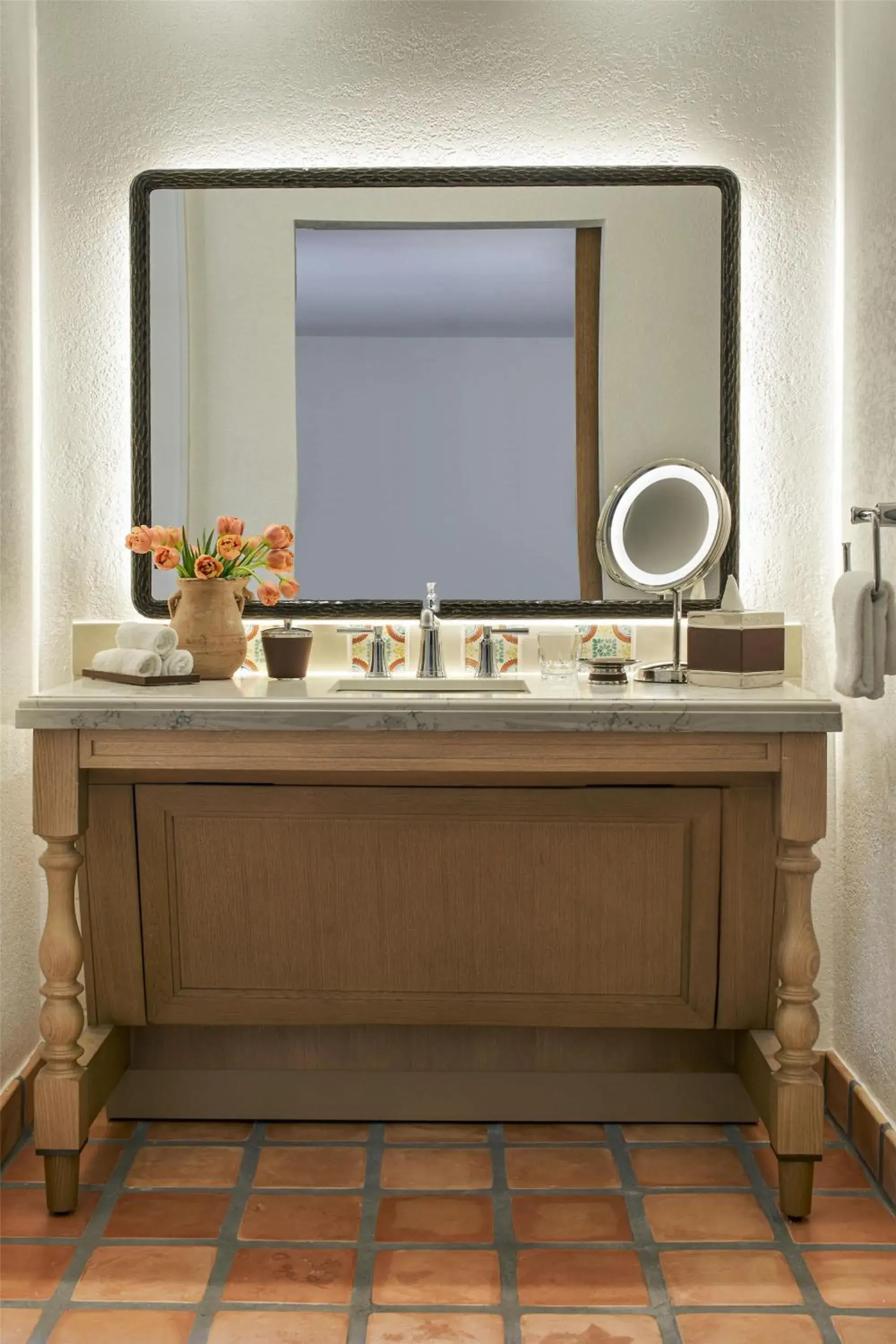 Resort King - Mobility Access Bath Tub in La Quinta Resort & Club Resort King - Mobility Access Bath Tub in La Quinta Resort & Club