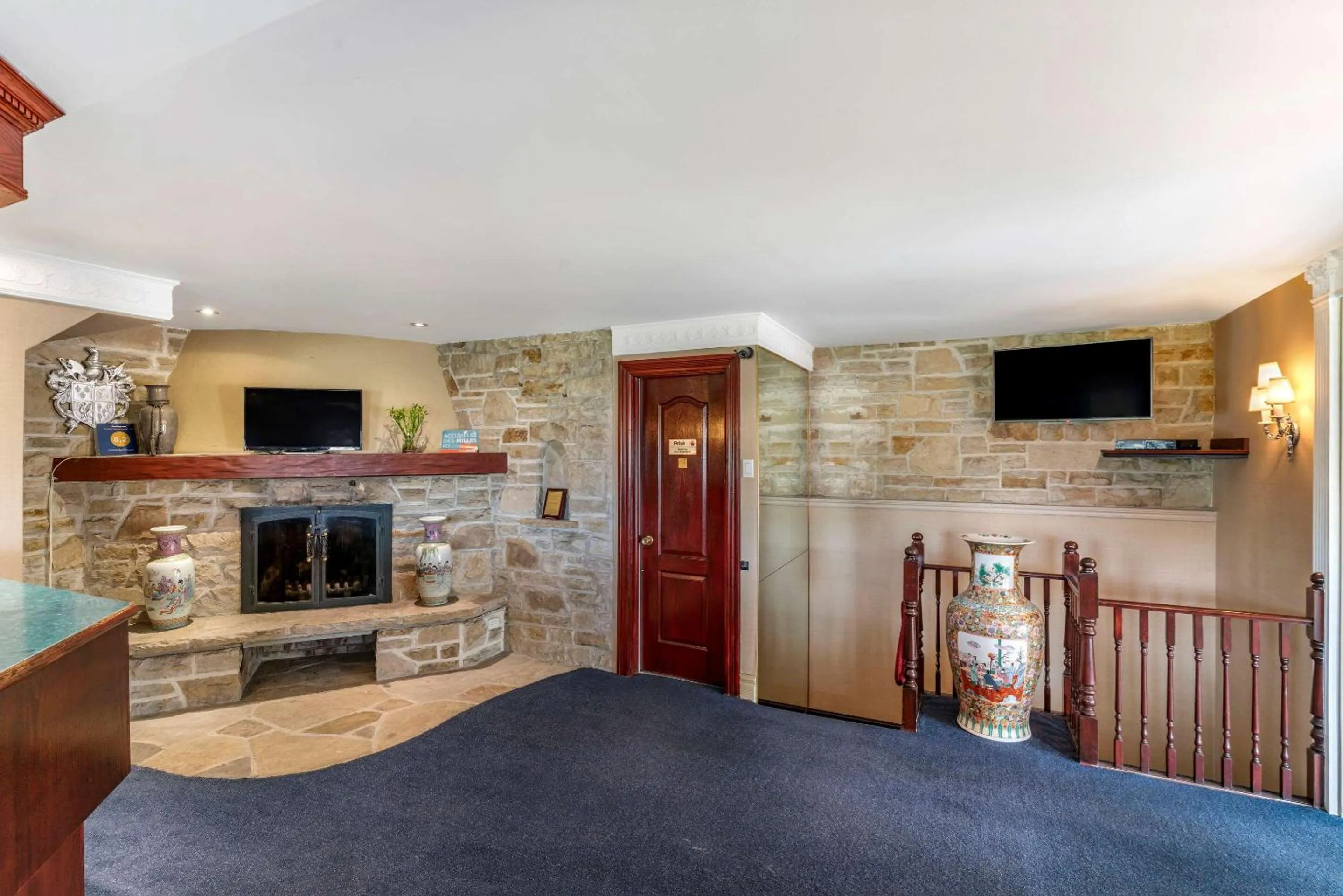 Lobby or reception in Econo Lodge Hotel Brossard