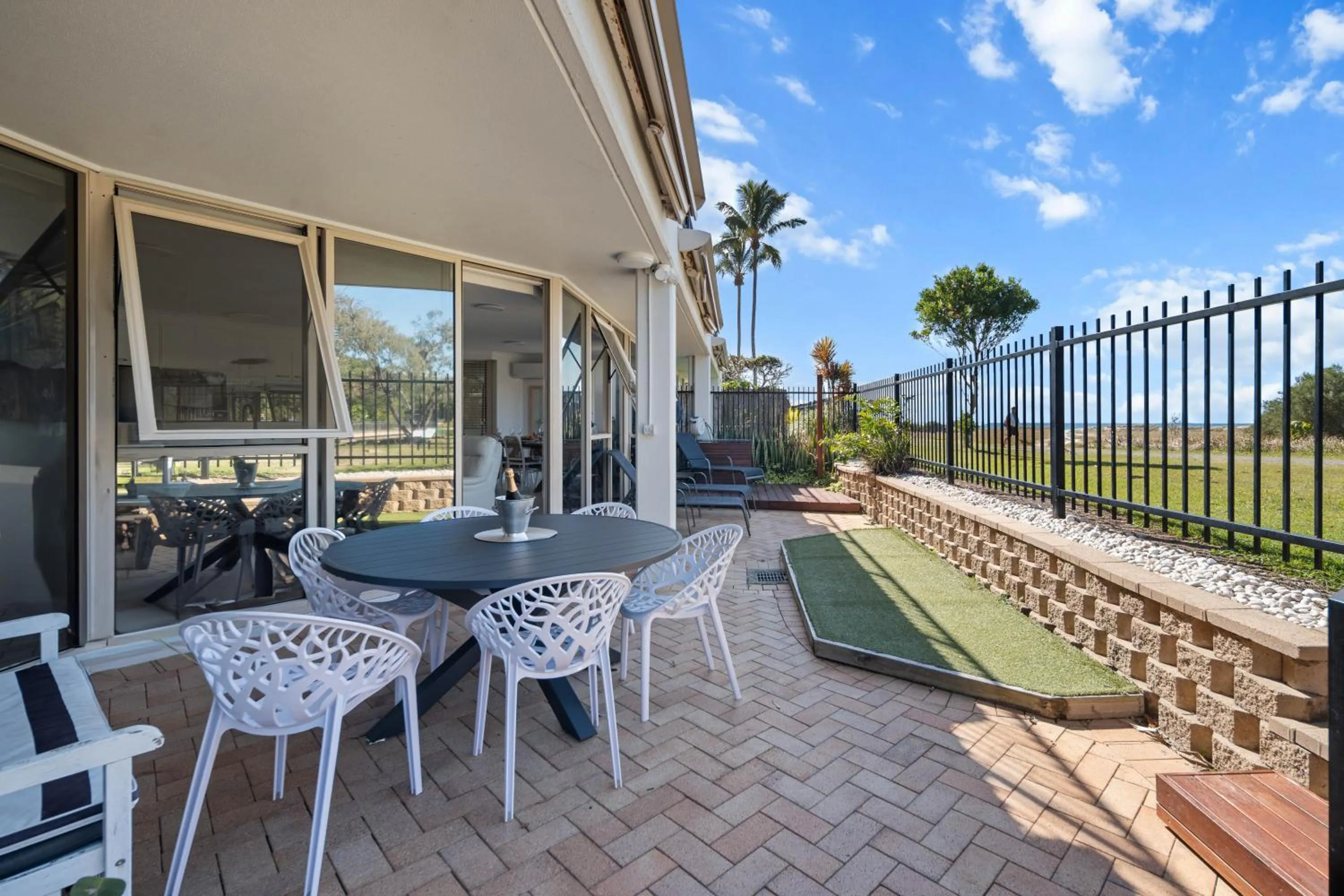 Sandcastles On Currumbin Beachfront, Gold Coast