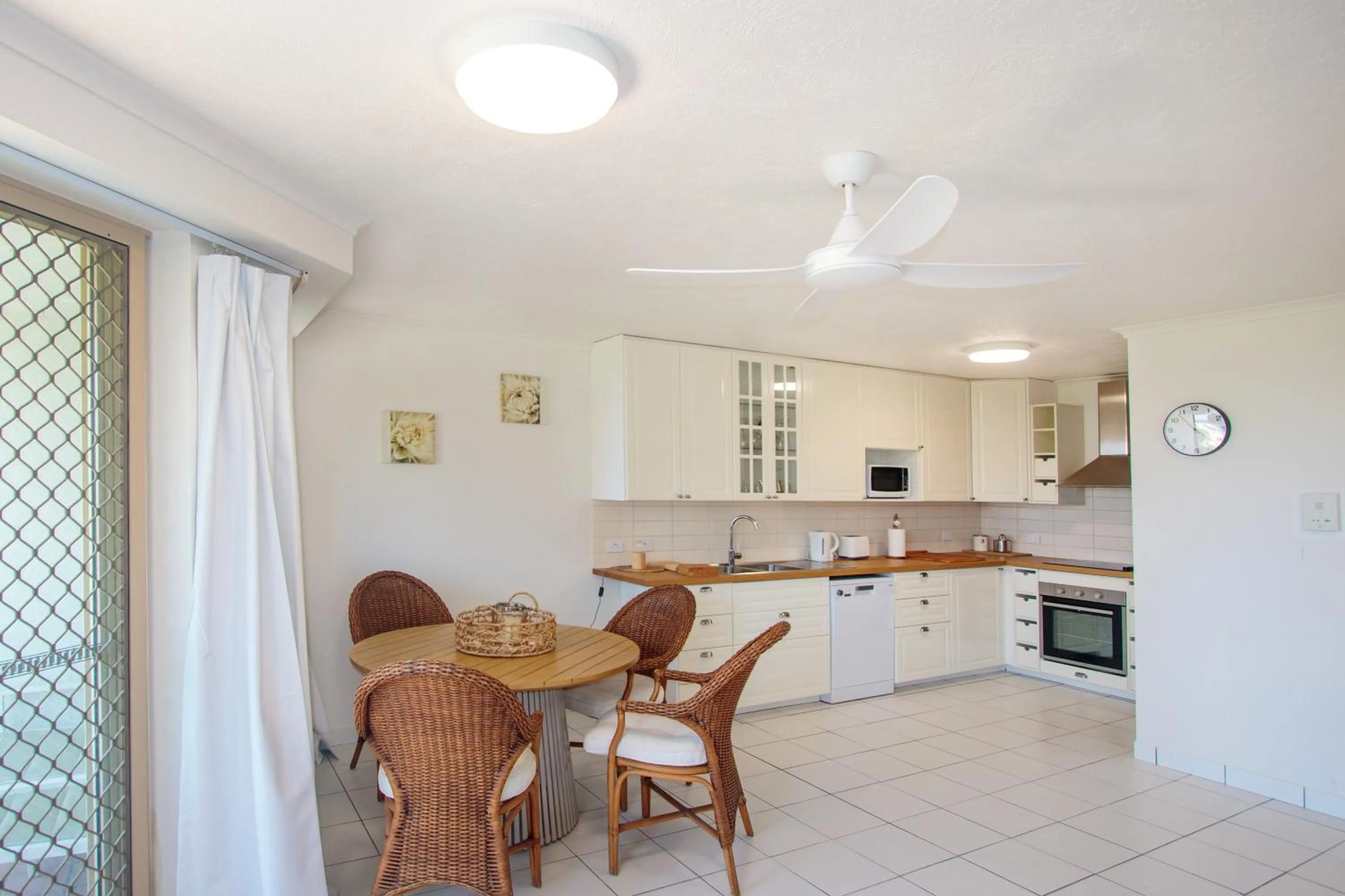Kitchen or kitchenette in Sandcastles On Currumbin Beachfront, Gold Coast