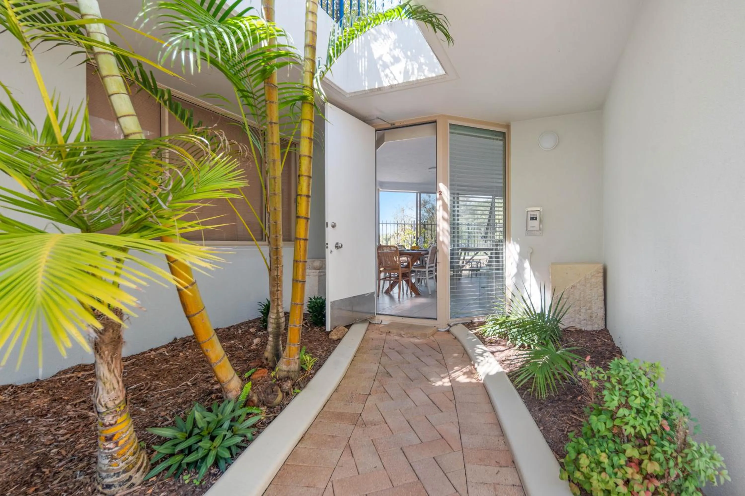 Sandcastles On Currumbin Beachfront, Gold Coast