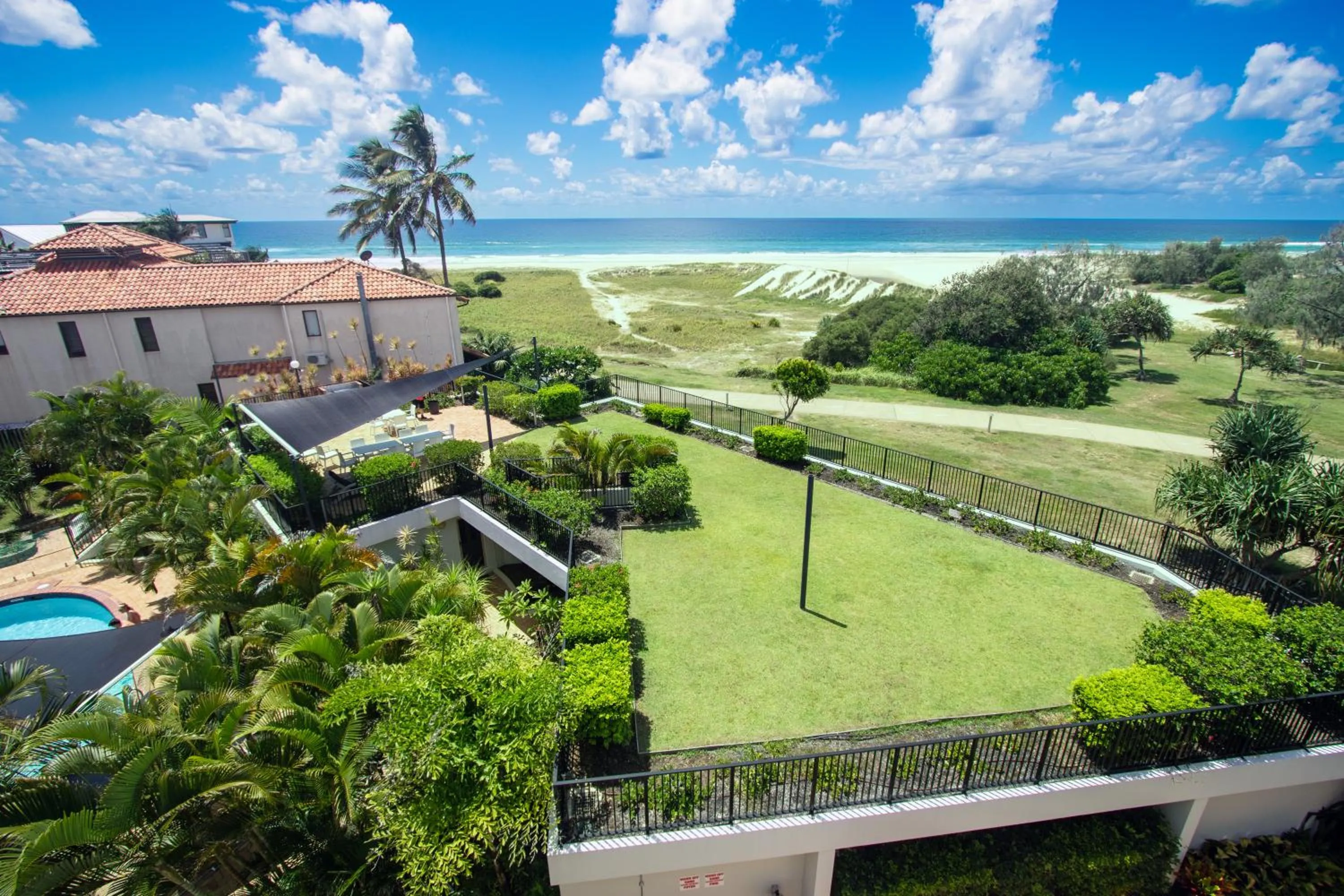 Sandcastles On Currumbin Beachfront, Gold Coast