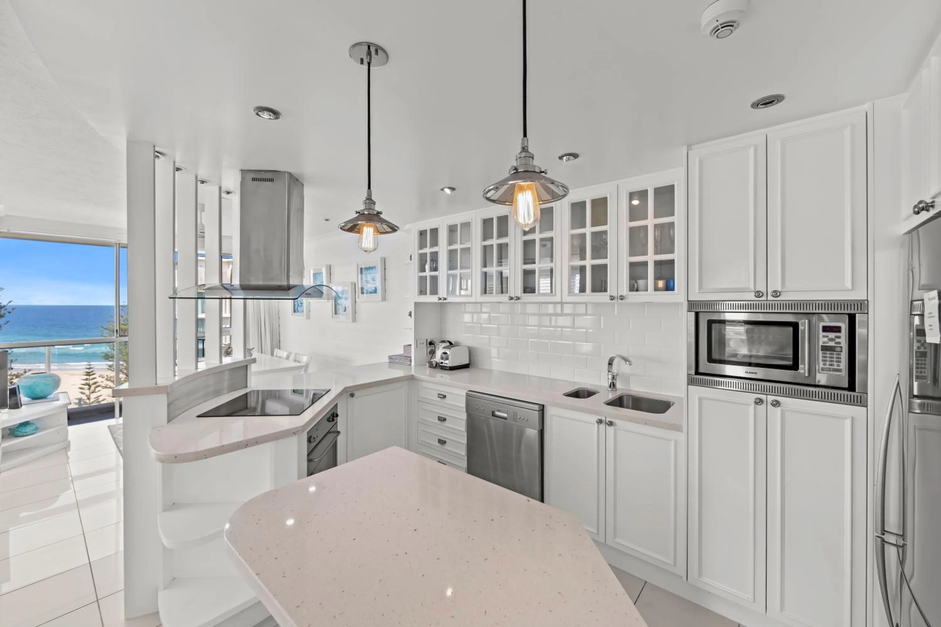 Kitchen or kitchenette in Burleigh Beach Tower