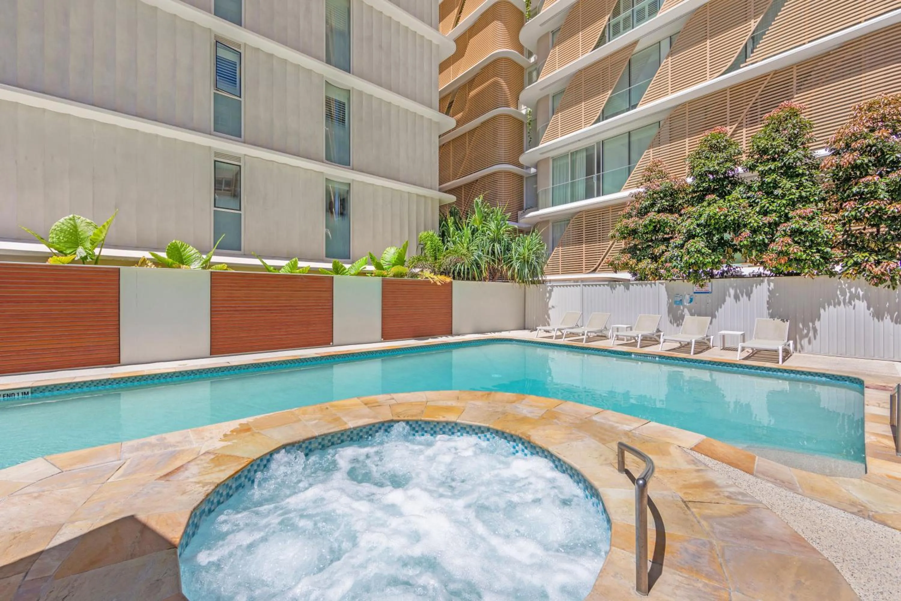 Property building in Burleigh Beach Tower