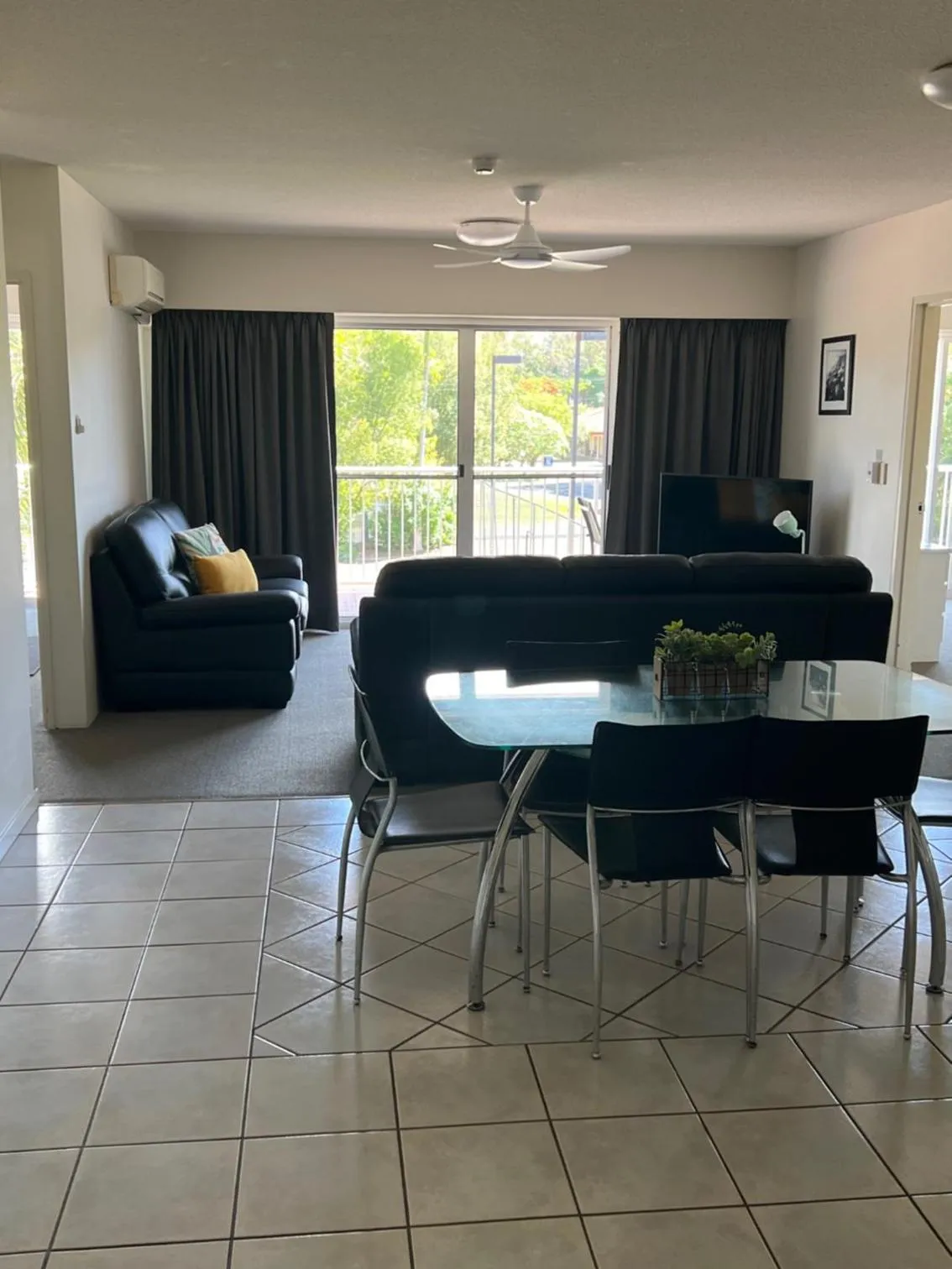 Dining area in White Crest Apartments