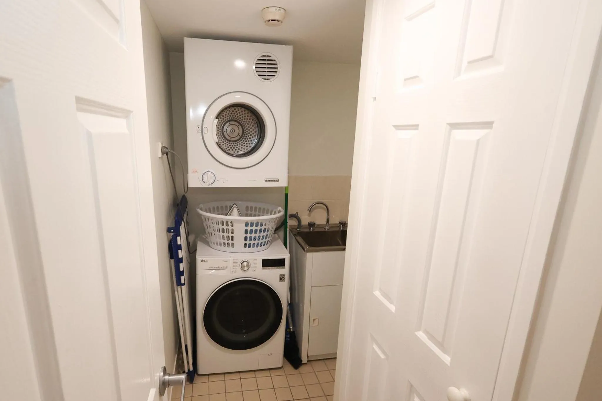 laundry in White Crest Apartments
