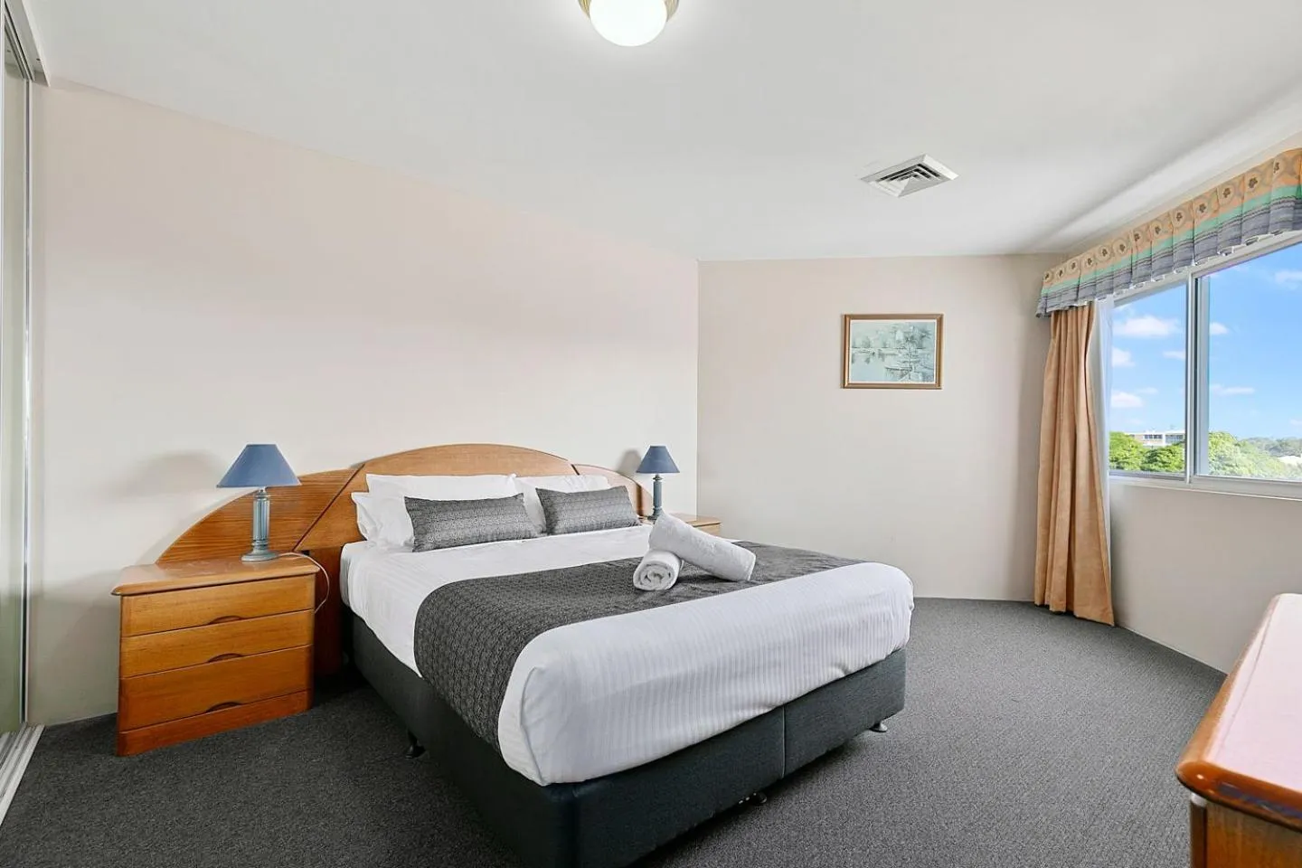 Bedroom, Bed in White Crest Apartments