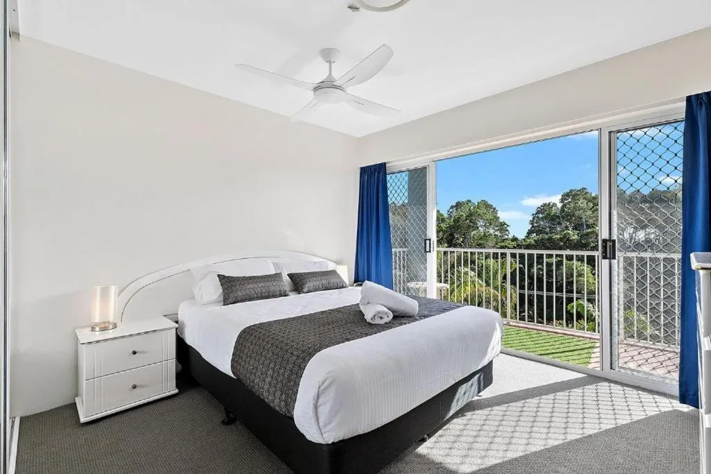 Bedroom, Bed in White Crest Apartments