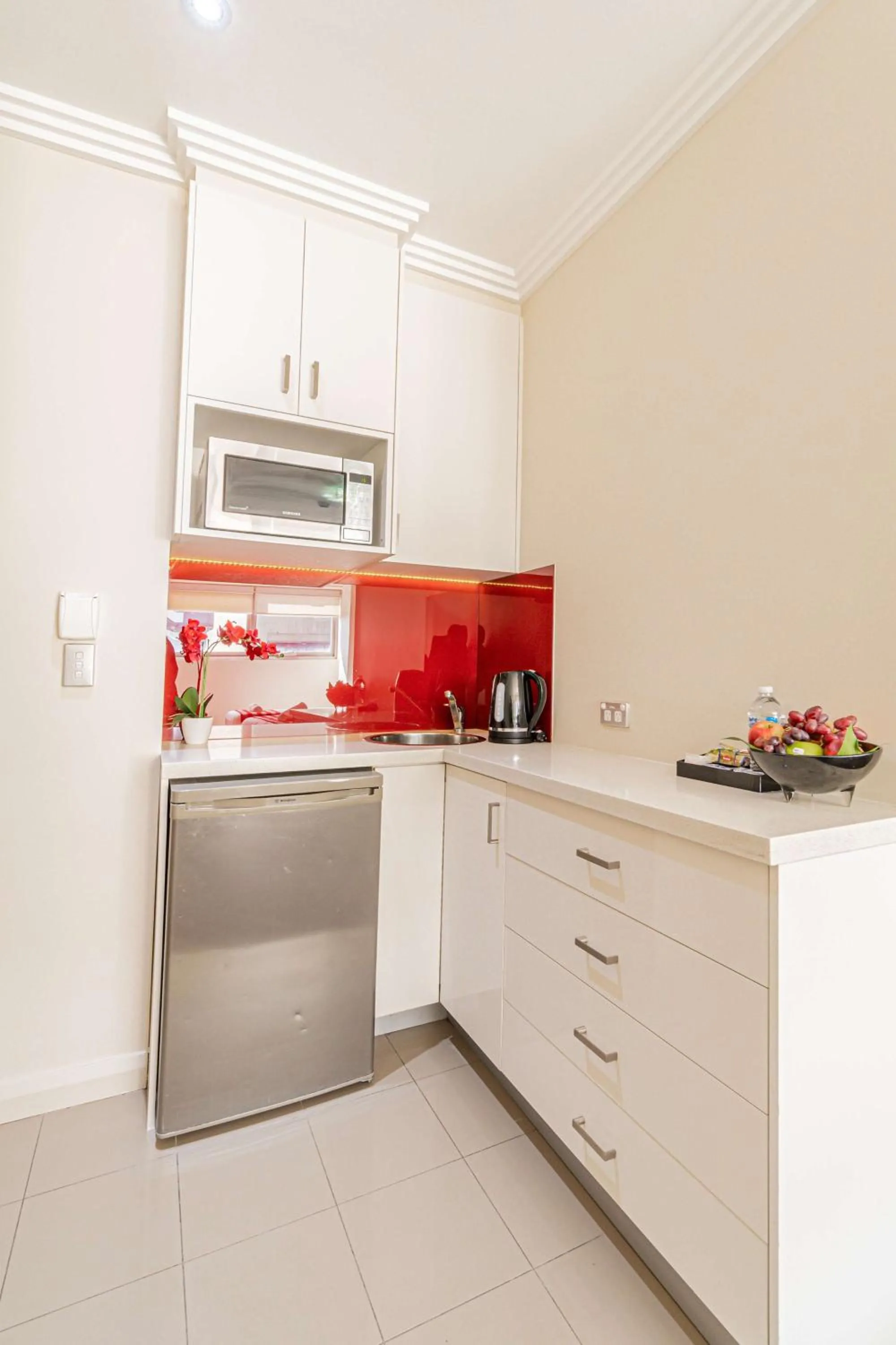 Kitchen or kitchenette in Best Western Plus Camperdown Suites