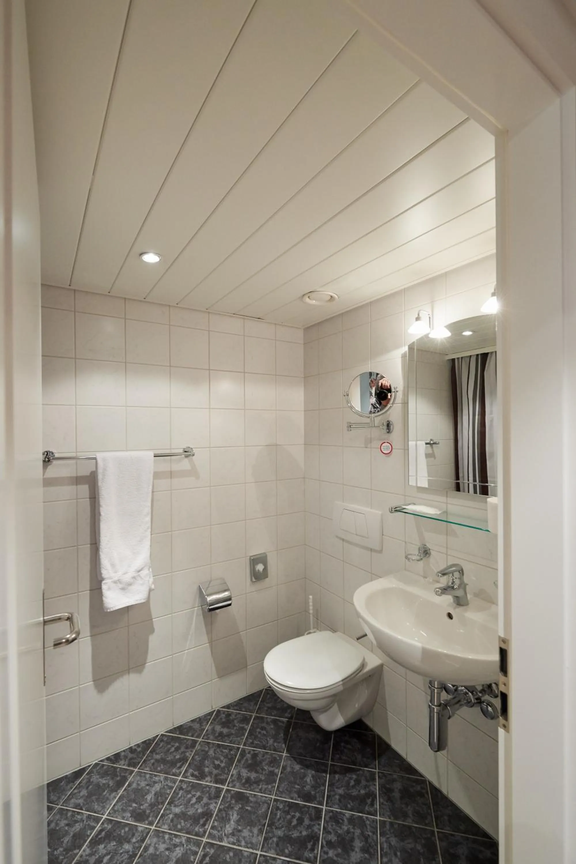 Shower in Hotel Restaurant zum goldenen Kopf