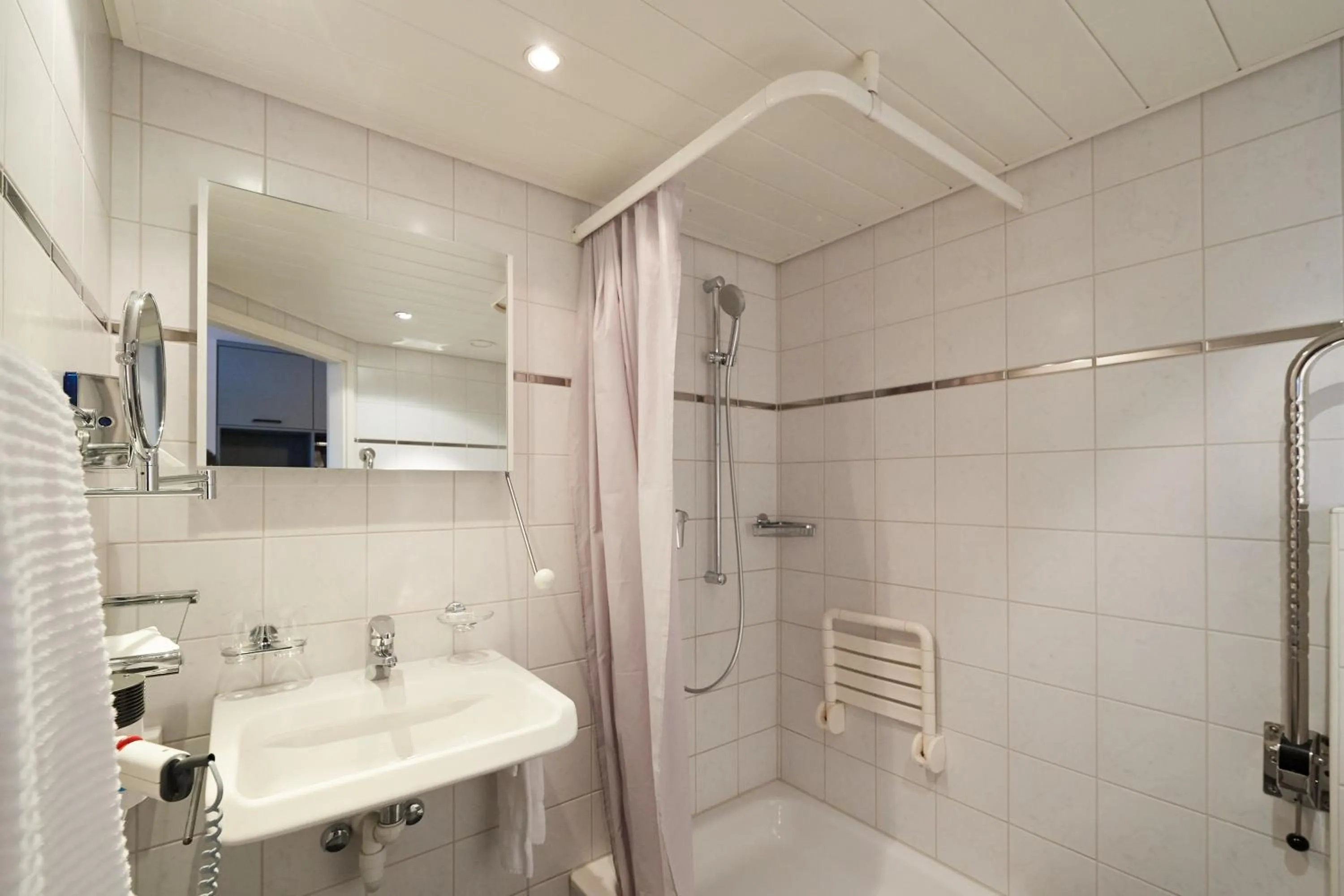 Shower in Hotel Restaurant zum goldenen Kopf