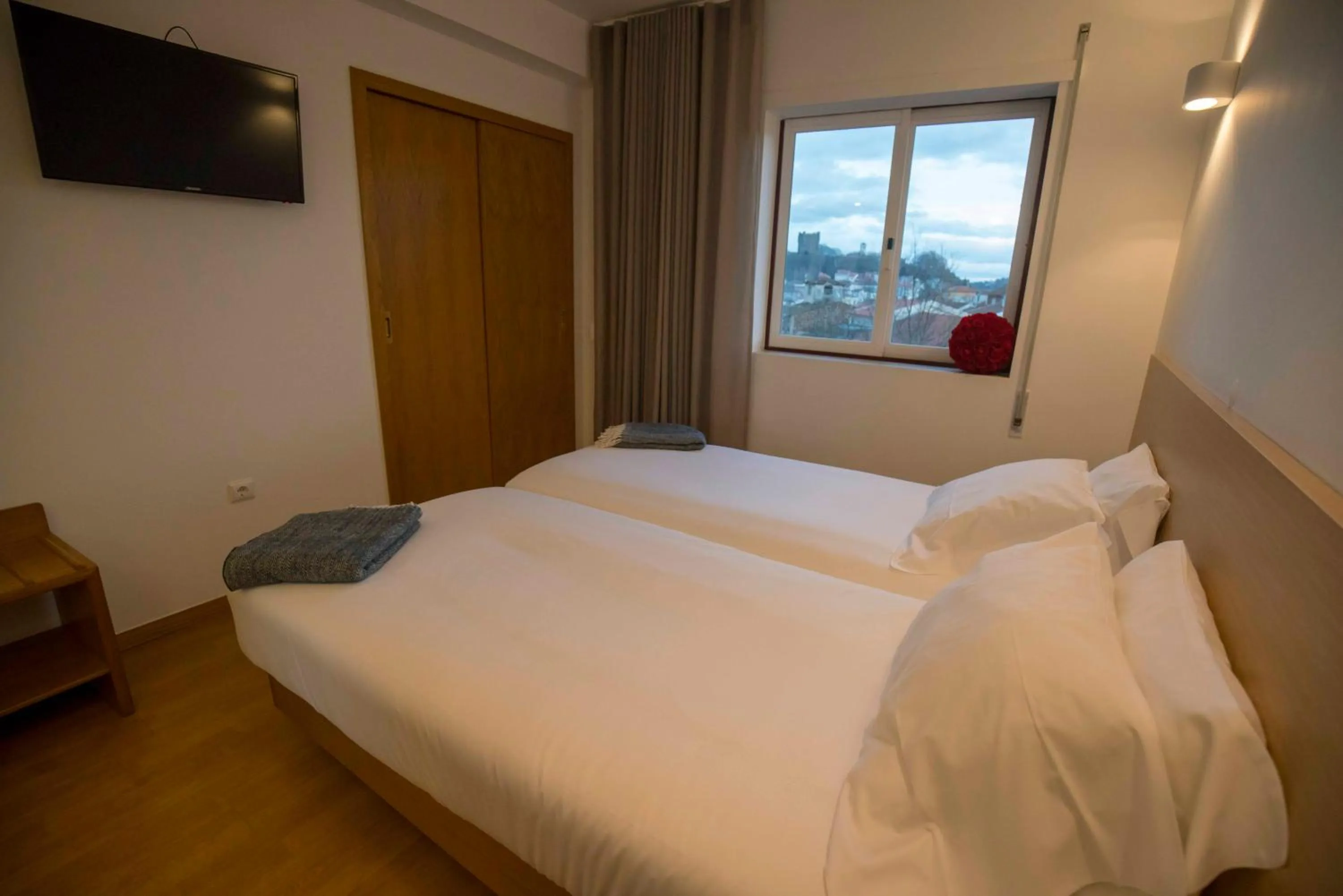 Landmark view, Bed in Baixa Hotel