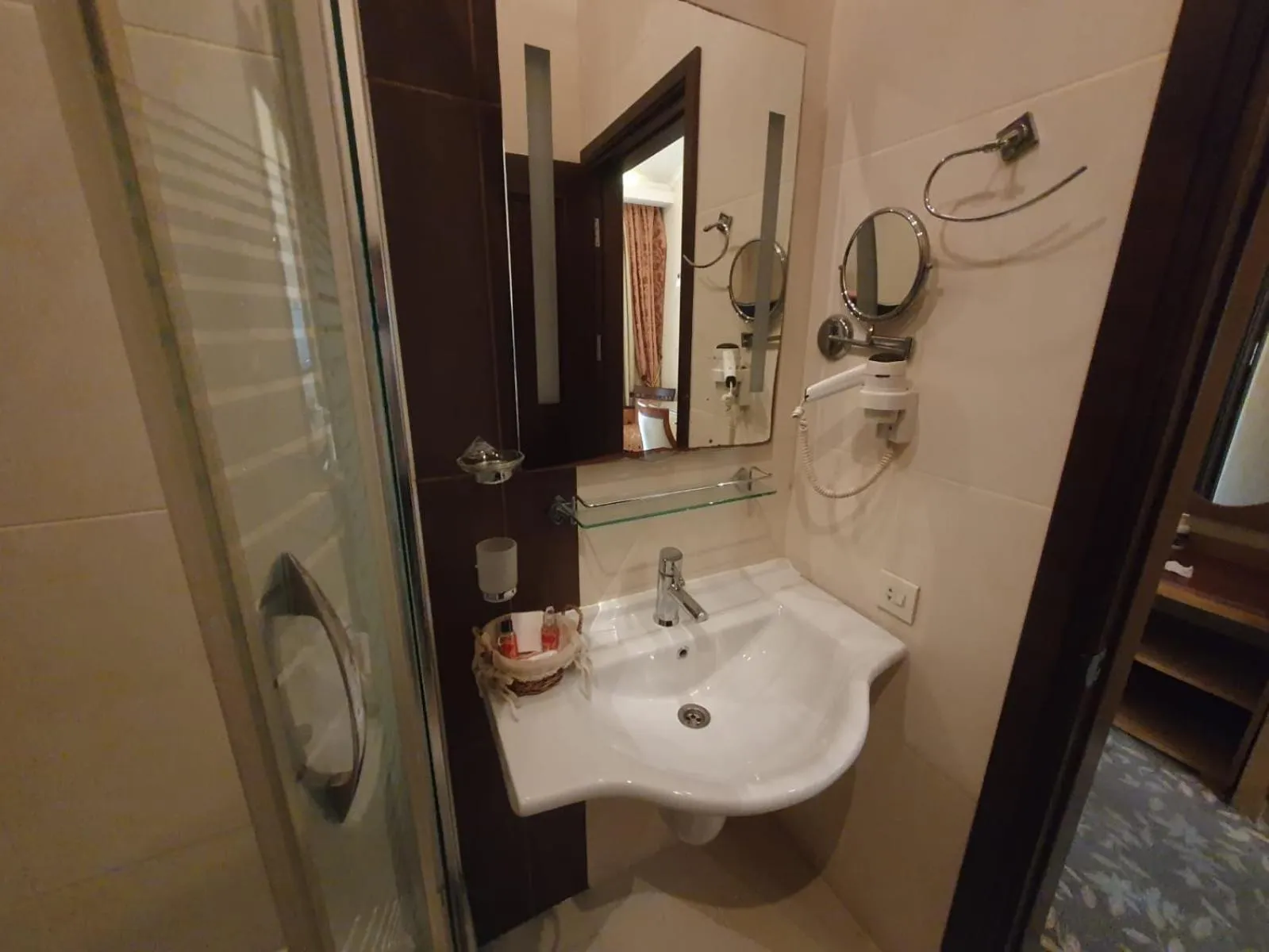 Shower in Riviera Hotel