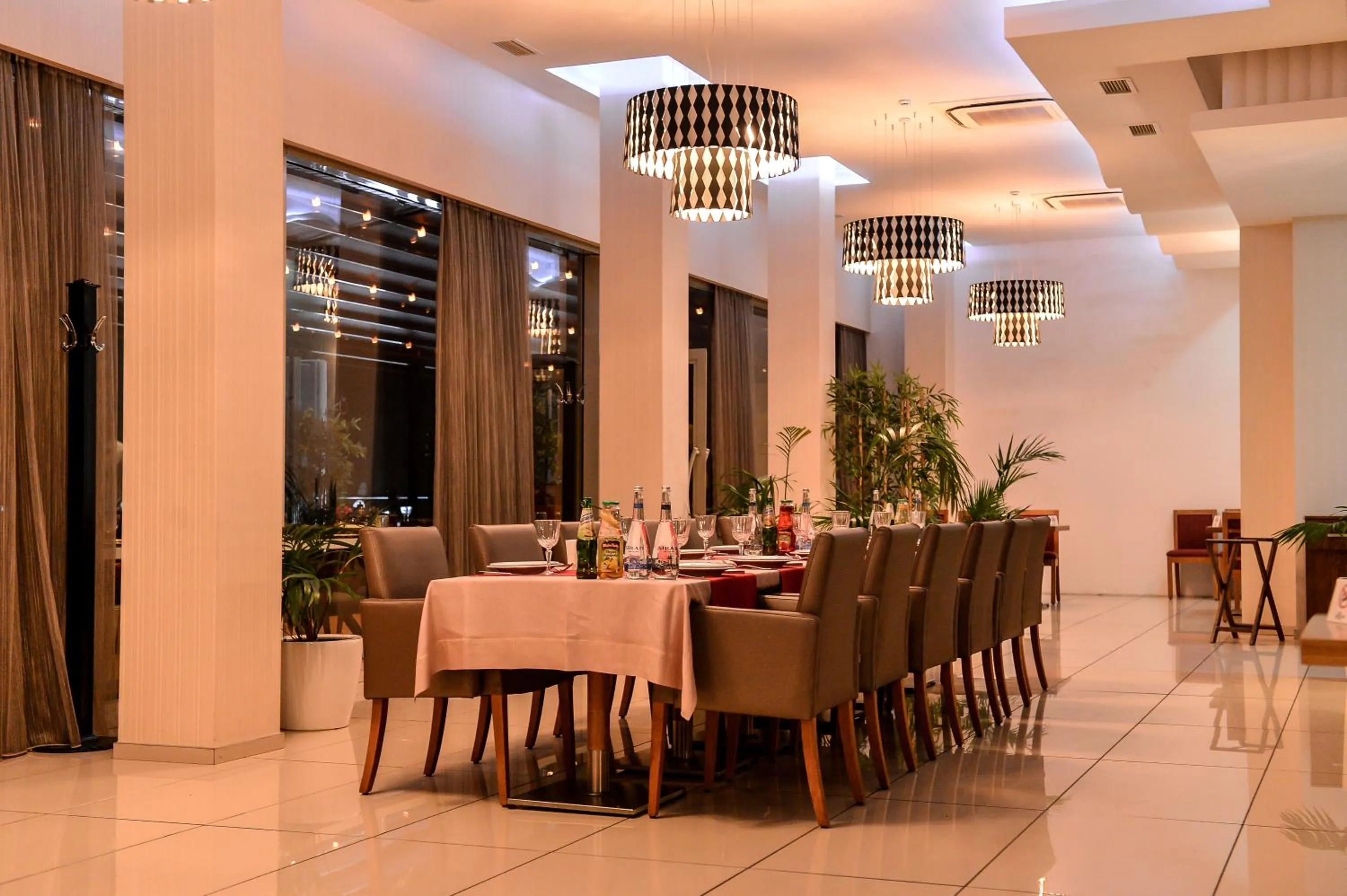 Restaurant/places to eat in Riviera Hotel