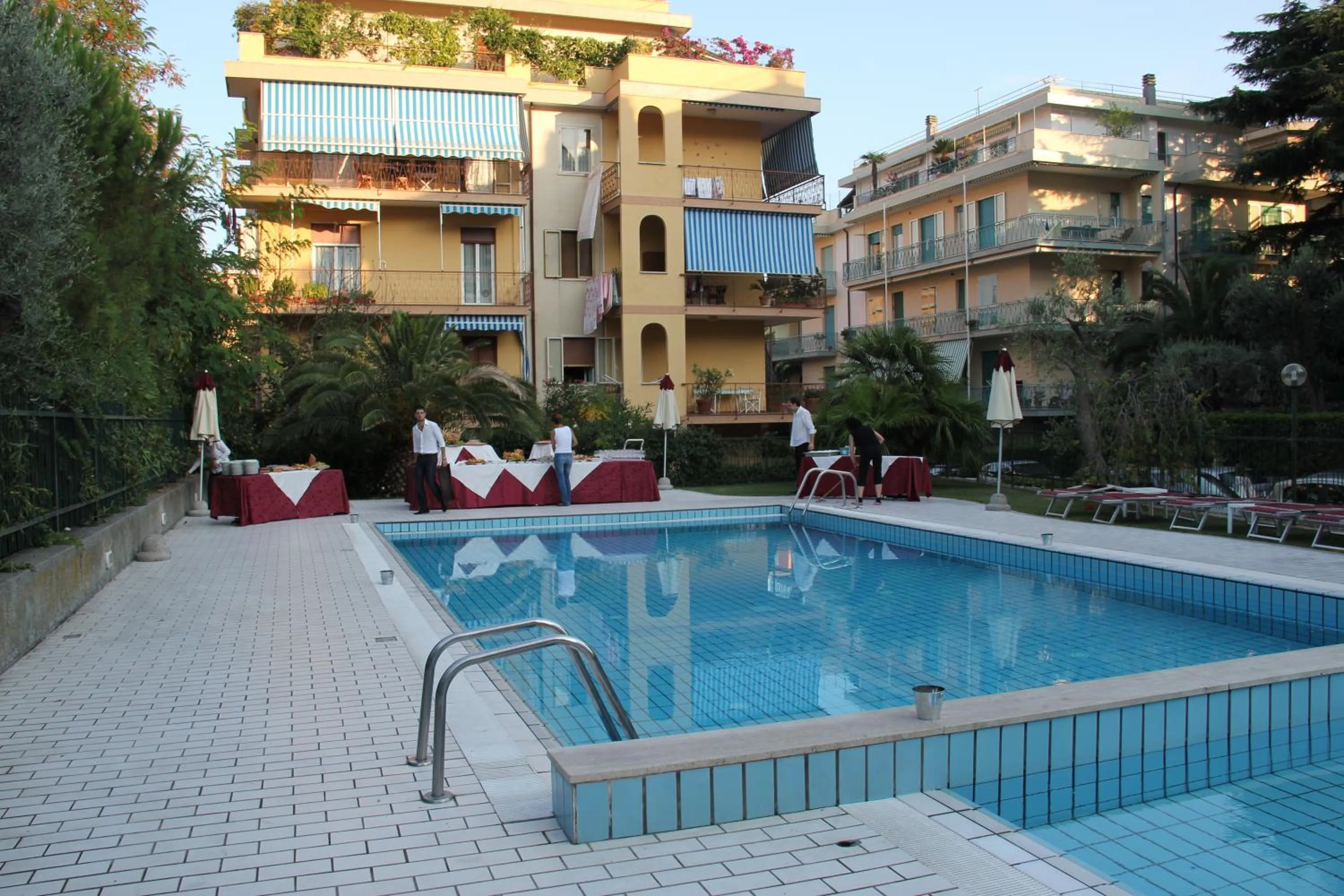 Swimming pool in Hotel Garden