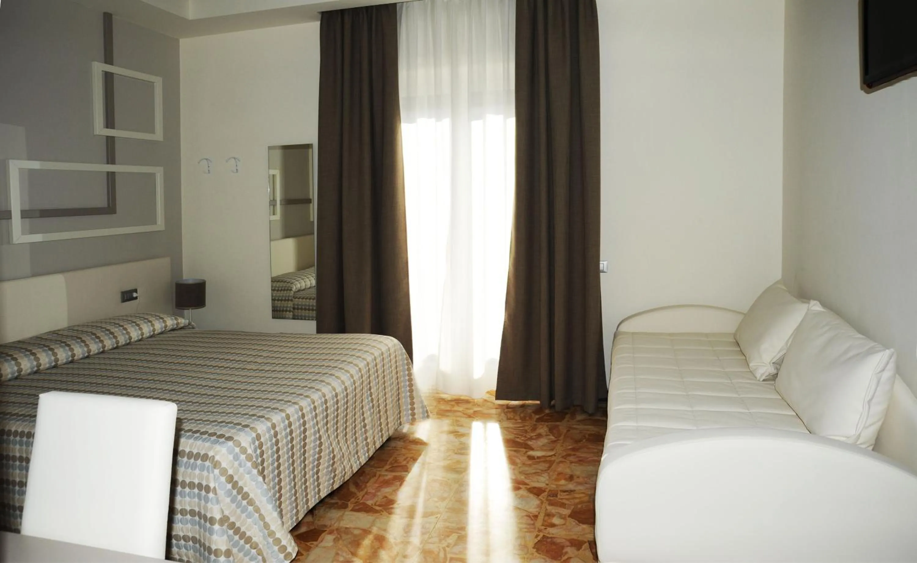 Photo of the whole room, Bed in Hotel Garden