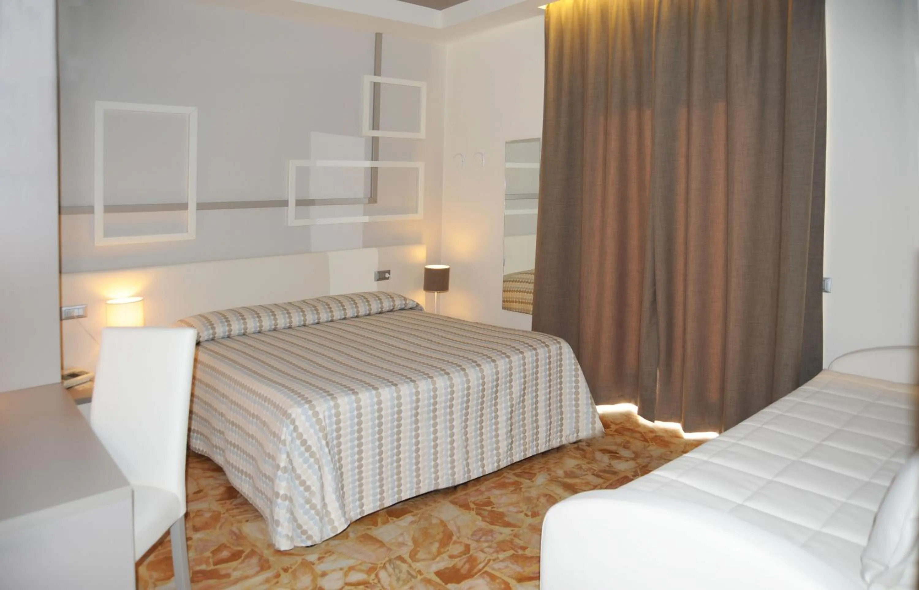 Photo of the whole room, Bed in Hotel Garden