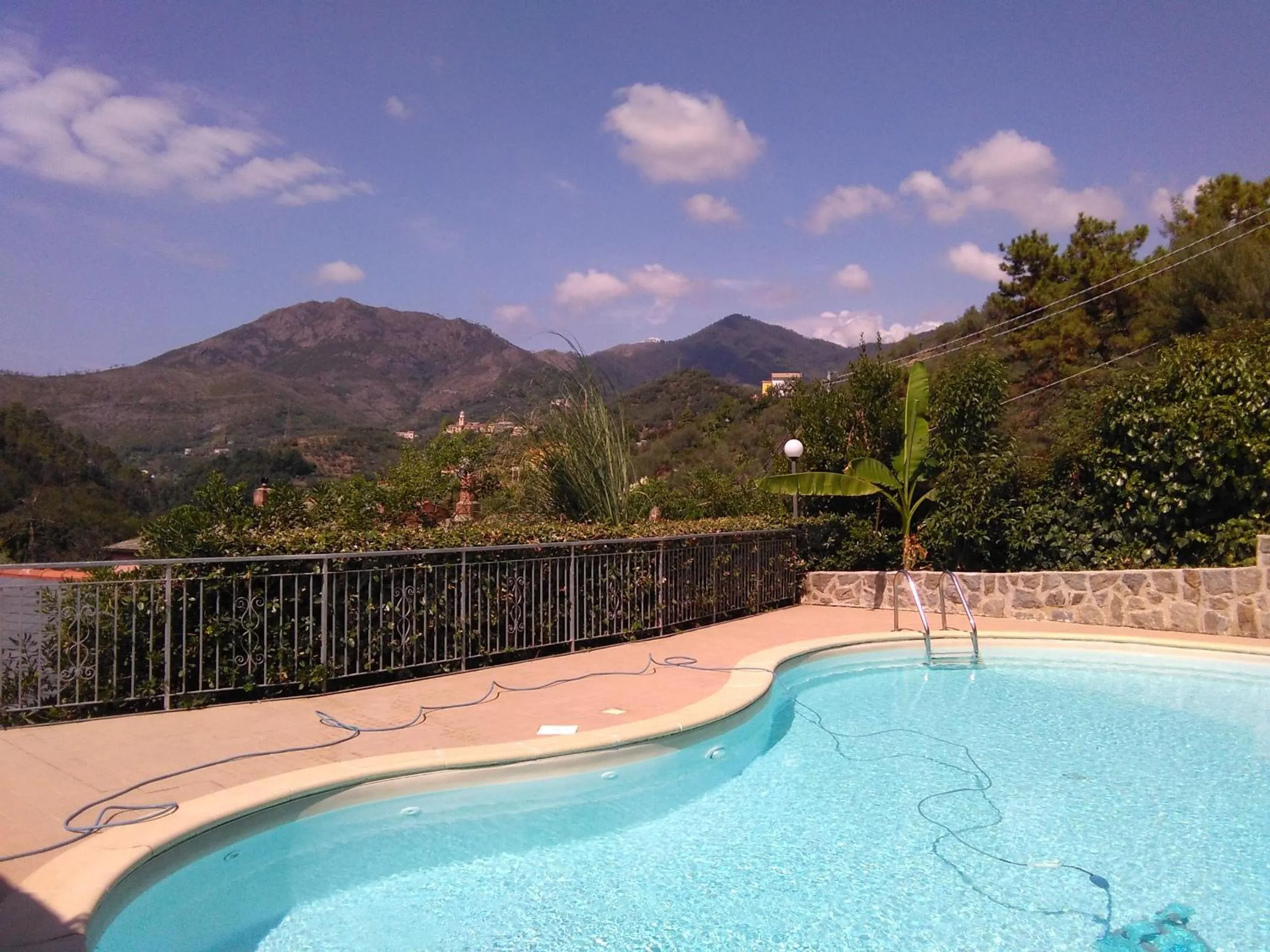 Swimming pool in Costa Morroni