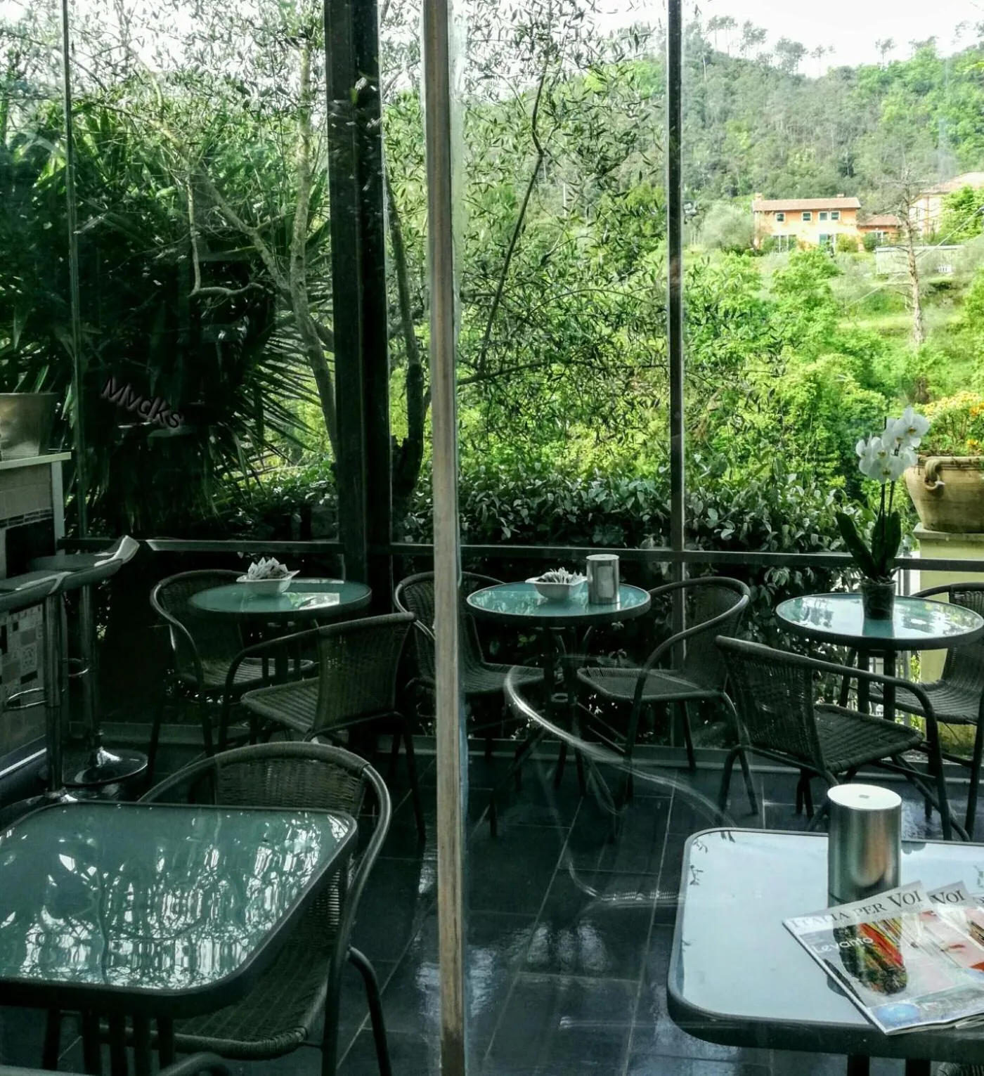 Restaurant/places to eat in Costa Morroni