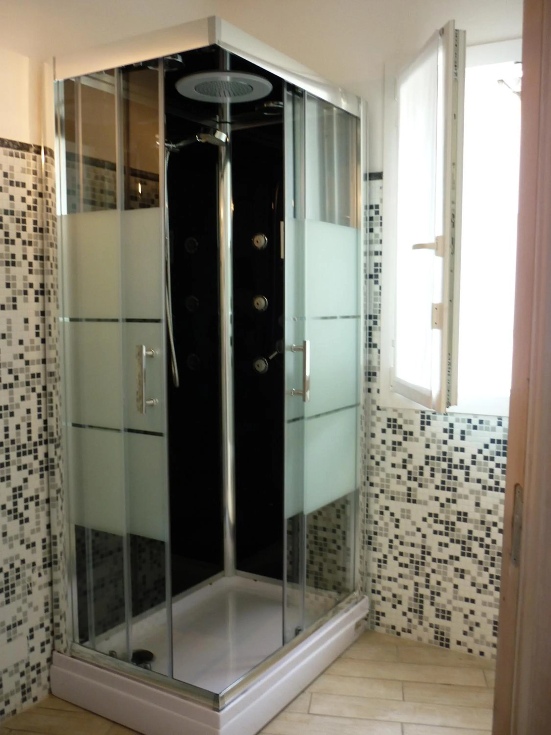 Shower in Costa Morroni