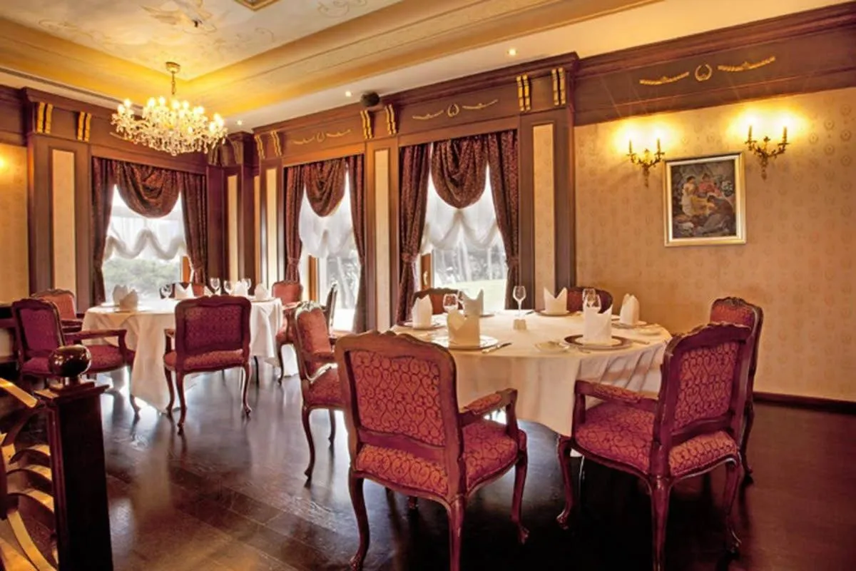 Restaurant/places to eat in Excelsior Hotel & Spa Baku