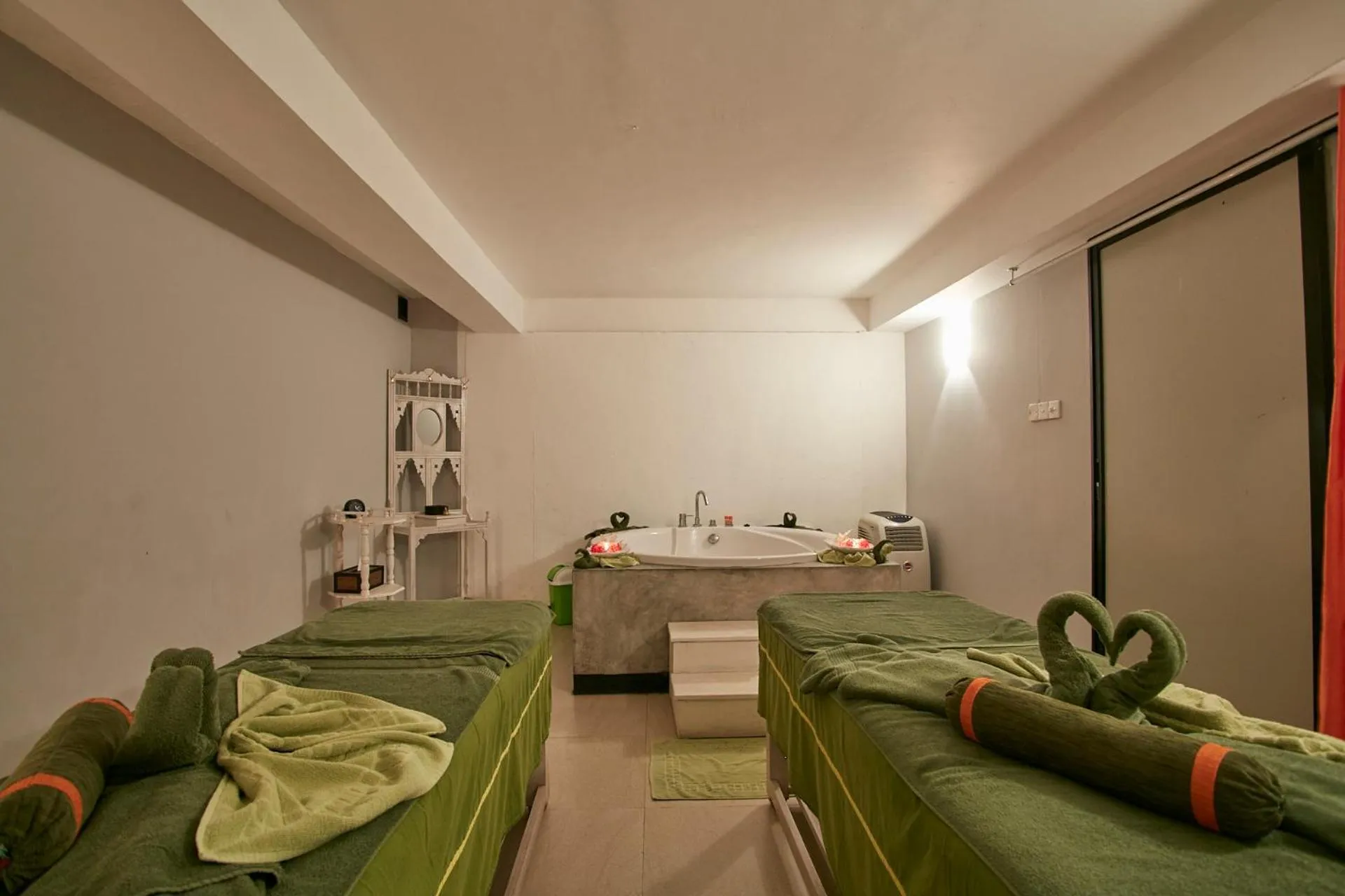 Spa and wellness centre/facilities, Bed in Citrus Hikkaduwa