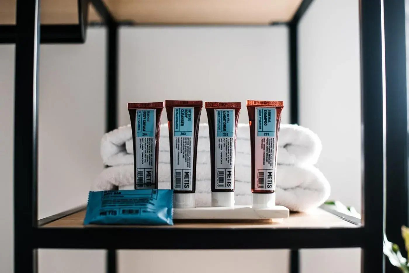 Queen Room with Shared Bathroom in Sydney Park Hotel Queen Room with Shared Bathroom in Sydney Park Hotel