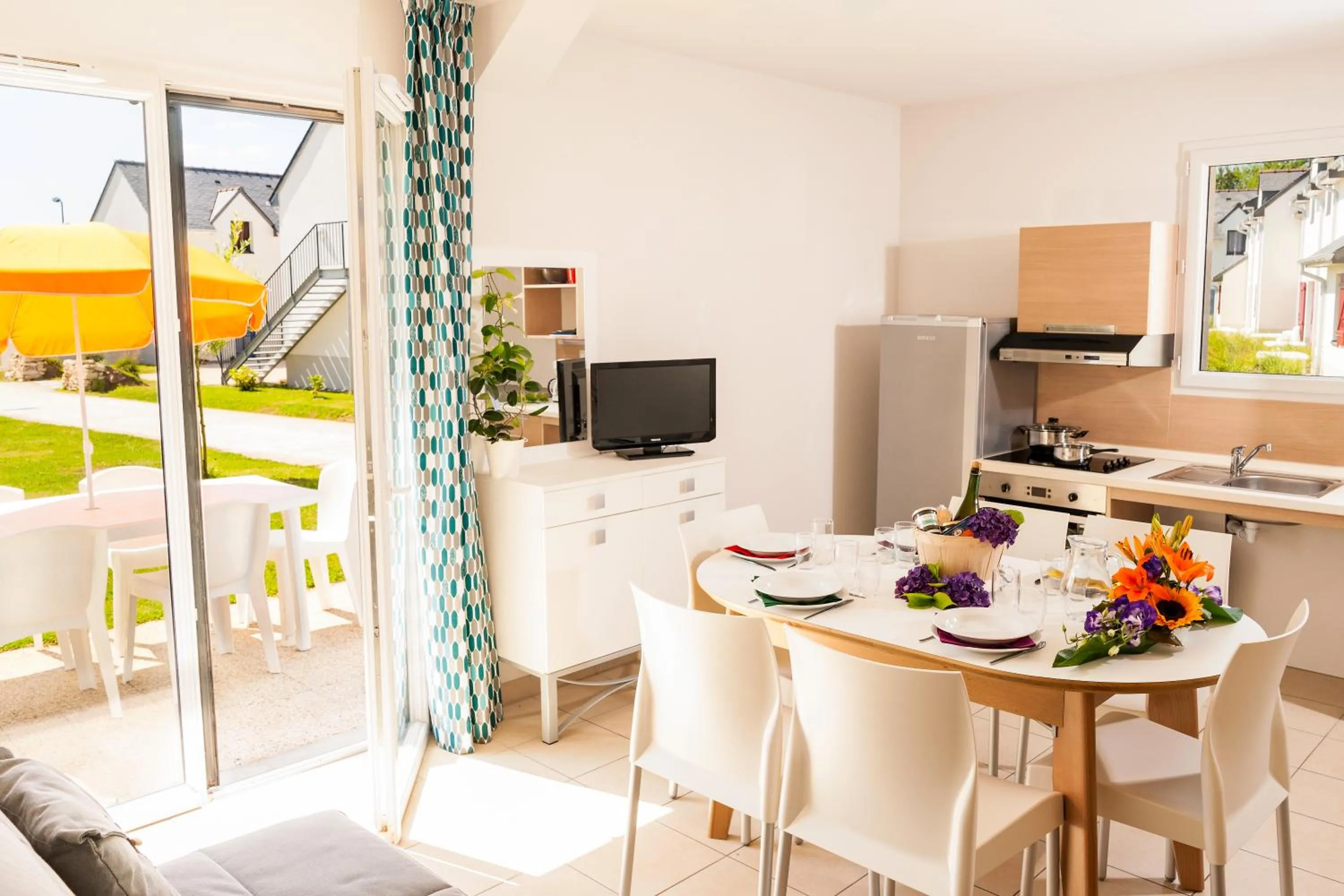 Dining area in Lagrange Vacances Domaine de Val Queven