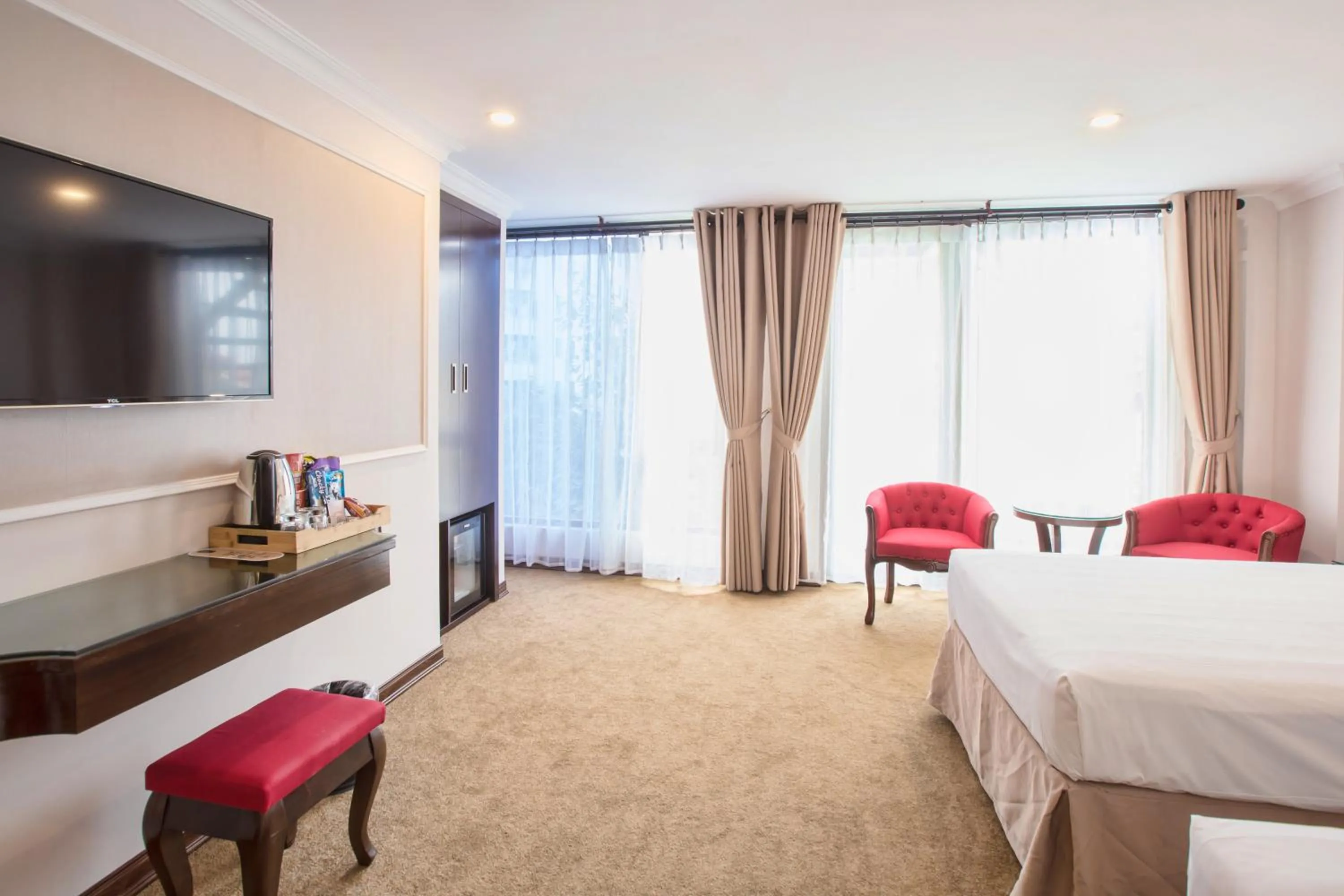 Shower, Bed in Dinh Ami Hanoi Hotel