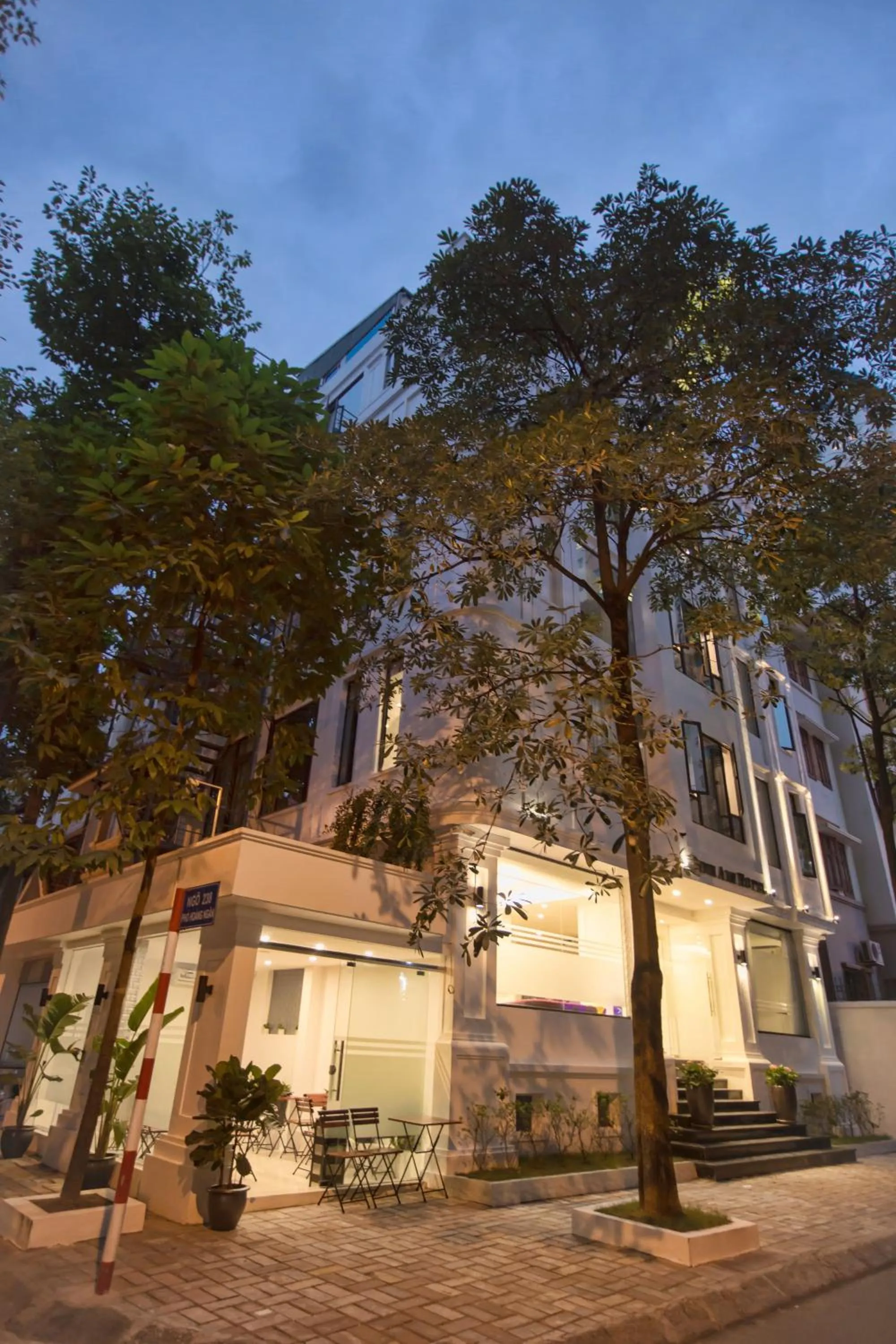 Restaurant/places to eat in Dinh Ami Hanoi Hotel