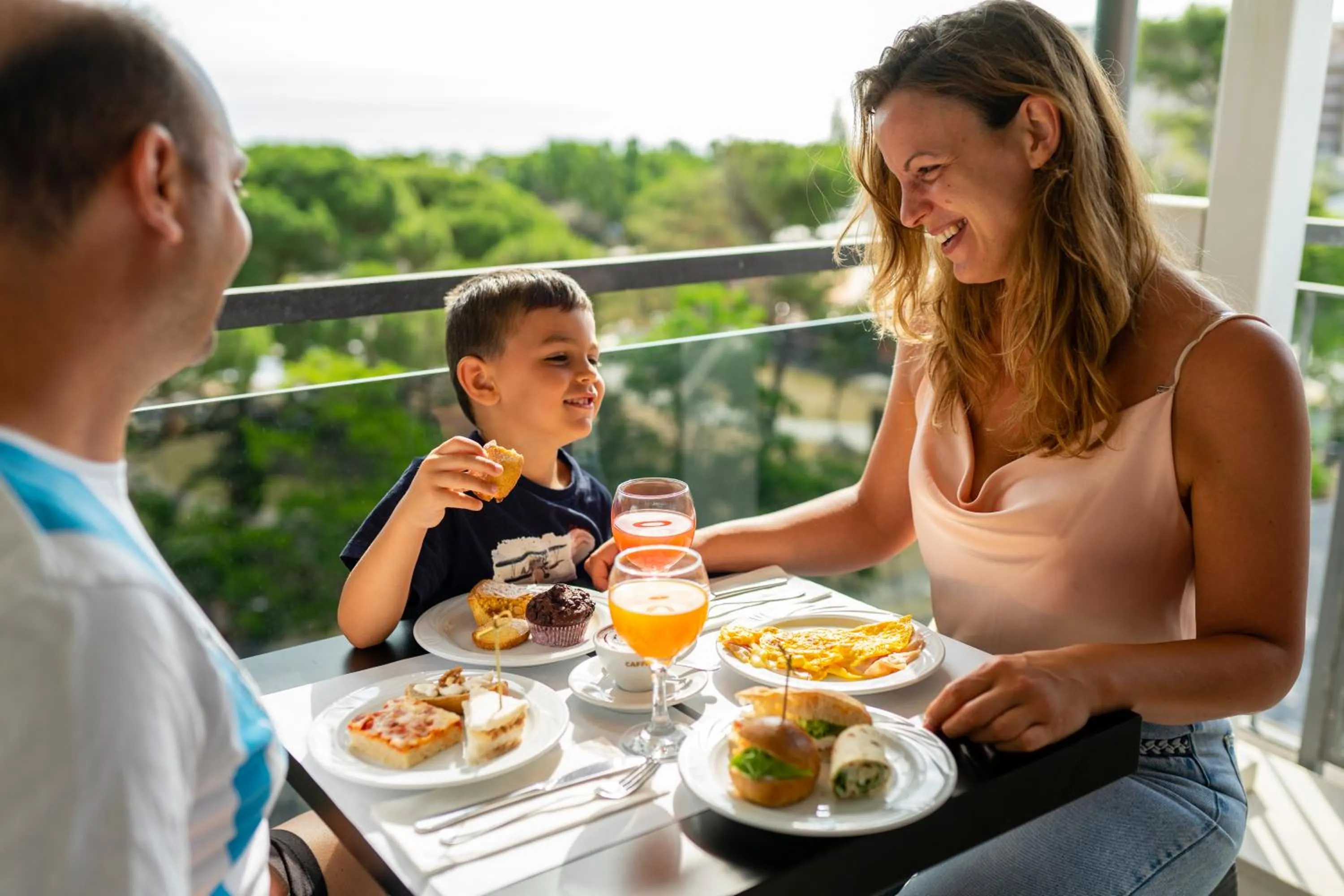 People in Hotel Mocambo Riccione CENTRALISSIMO AL MARE