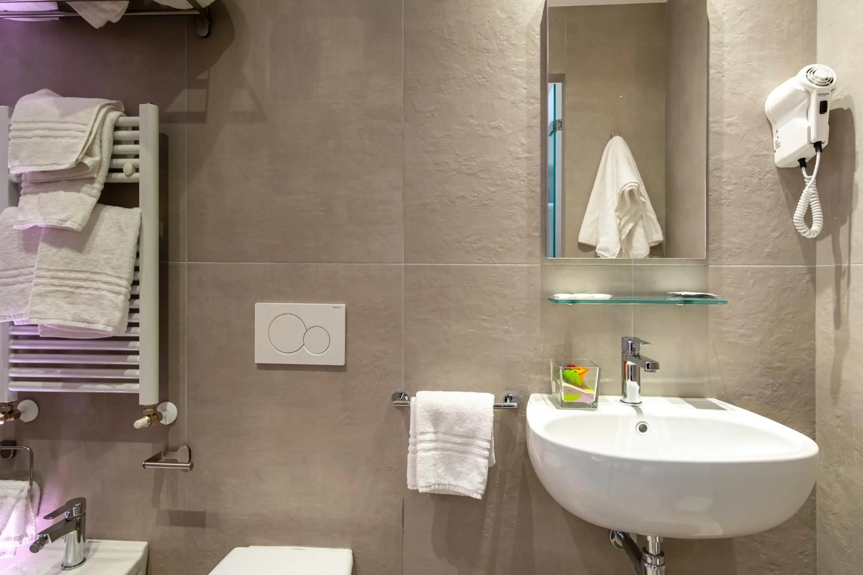 Bathroom in Hotel Mocambo Riccione CENTRALISSIMO AL MARE