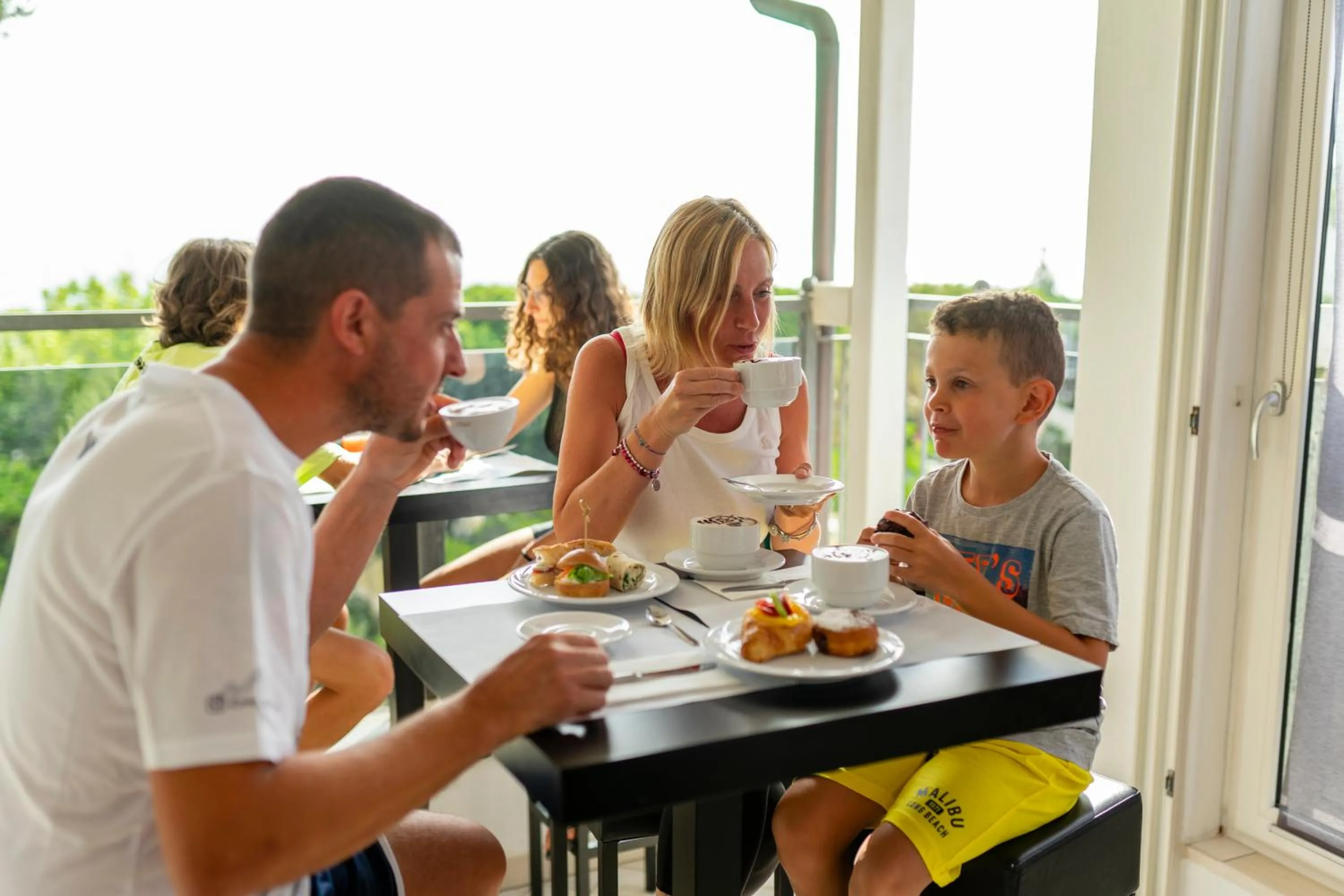 People in Hotel Mocambo Riccione CENTRALISSIMO AL MARE