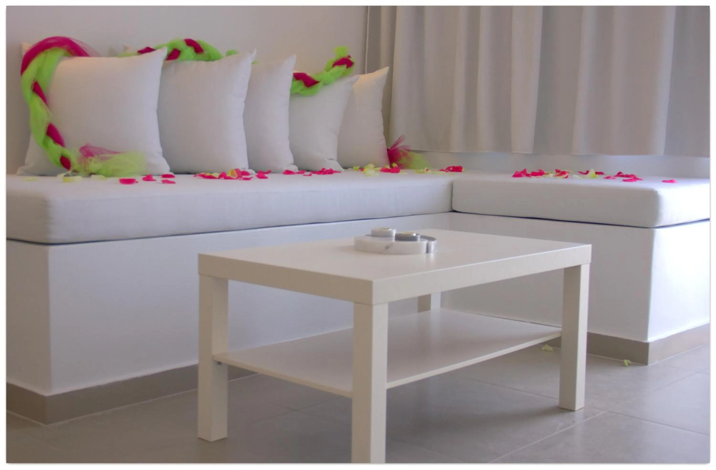 Seating area, Bed in Argiris Studios