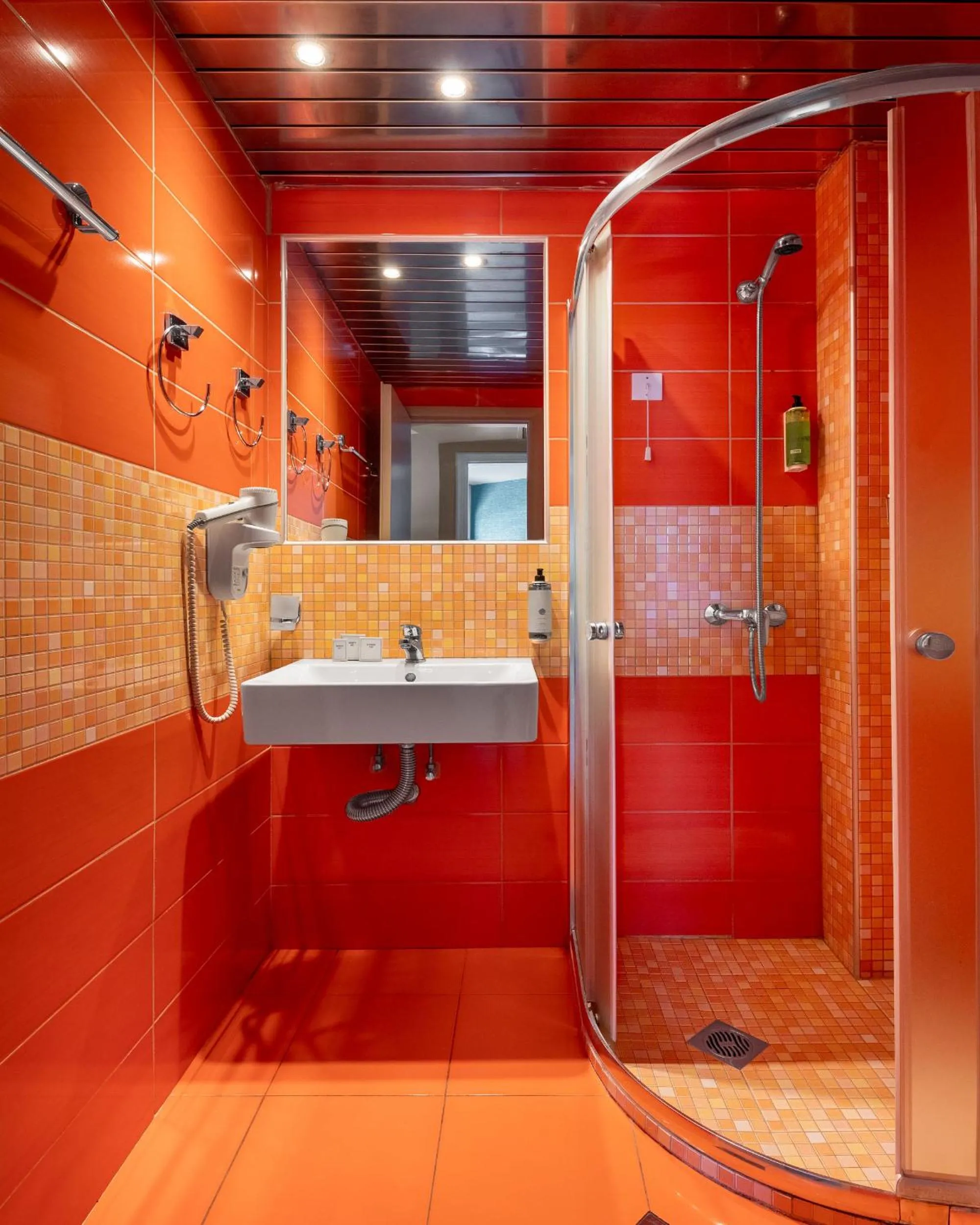 Shower in Hotel Nafpaktos