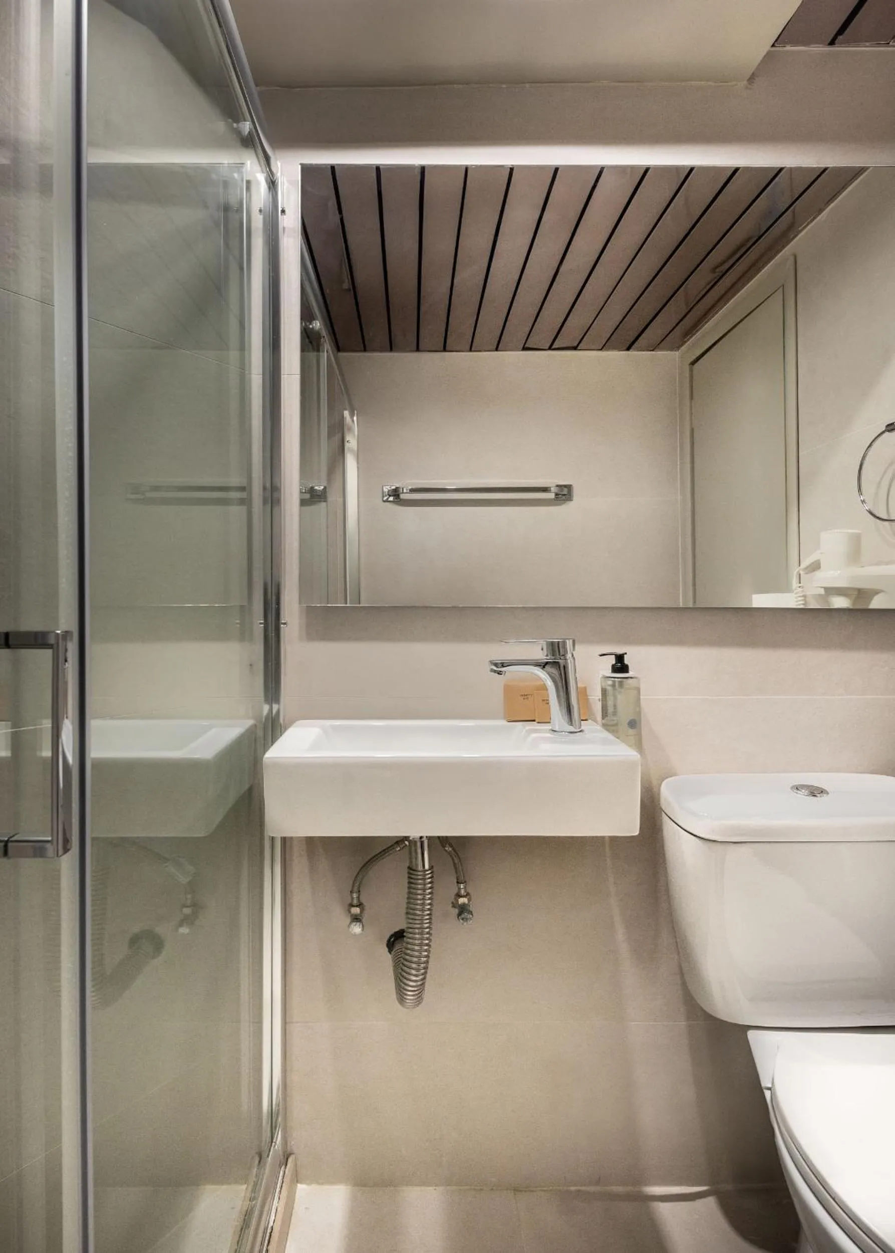 Shower in Hotel Nafpaktos