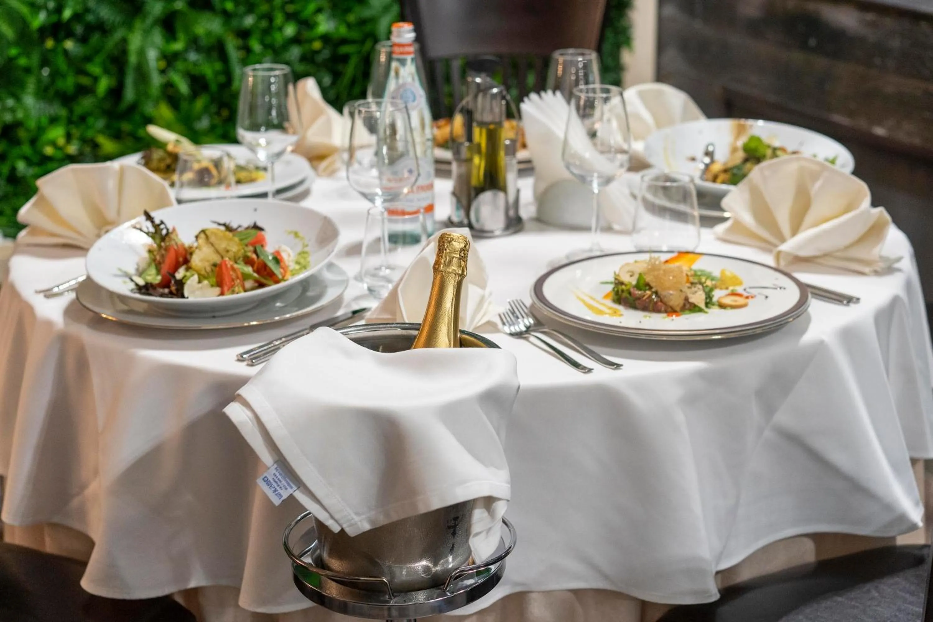 Restaurant/places to eat in Grand Hotel Shumen