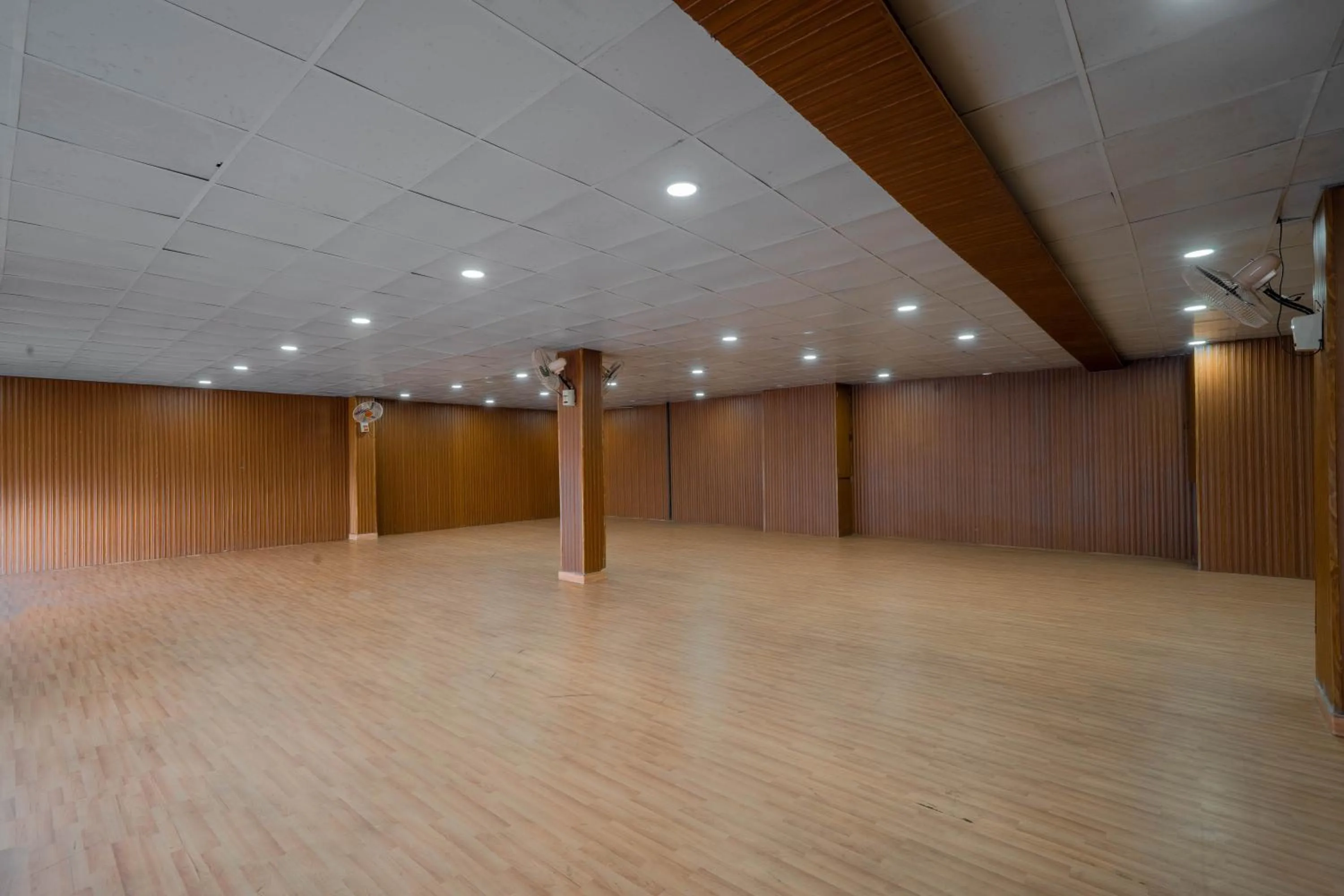 Banquet/Function facilities in Perfectstayz Premium The Pride at mall road