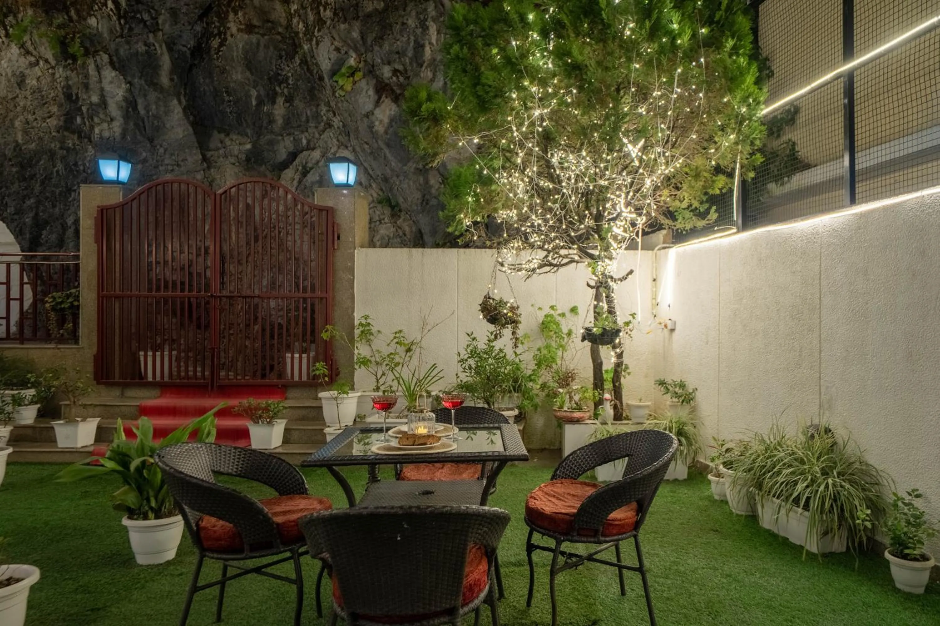 Garden in Perfectstayz Premium The Pride at mall road